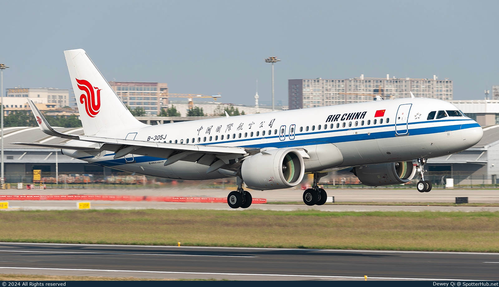 Photo of B-305J - Airbus A320-271N operated by Air China