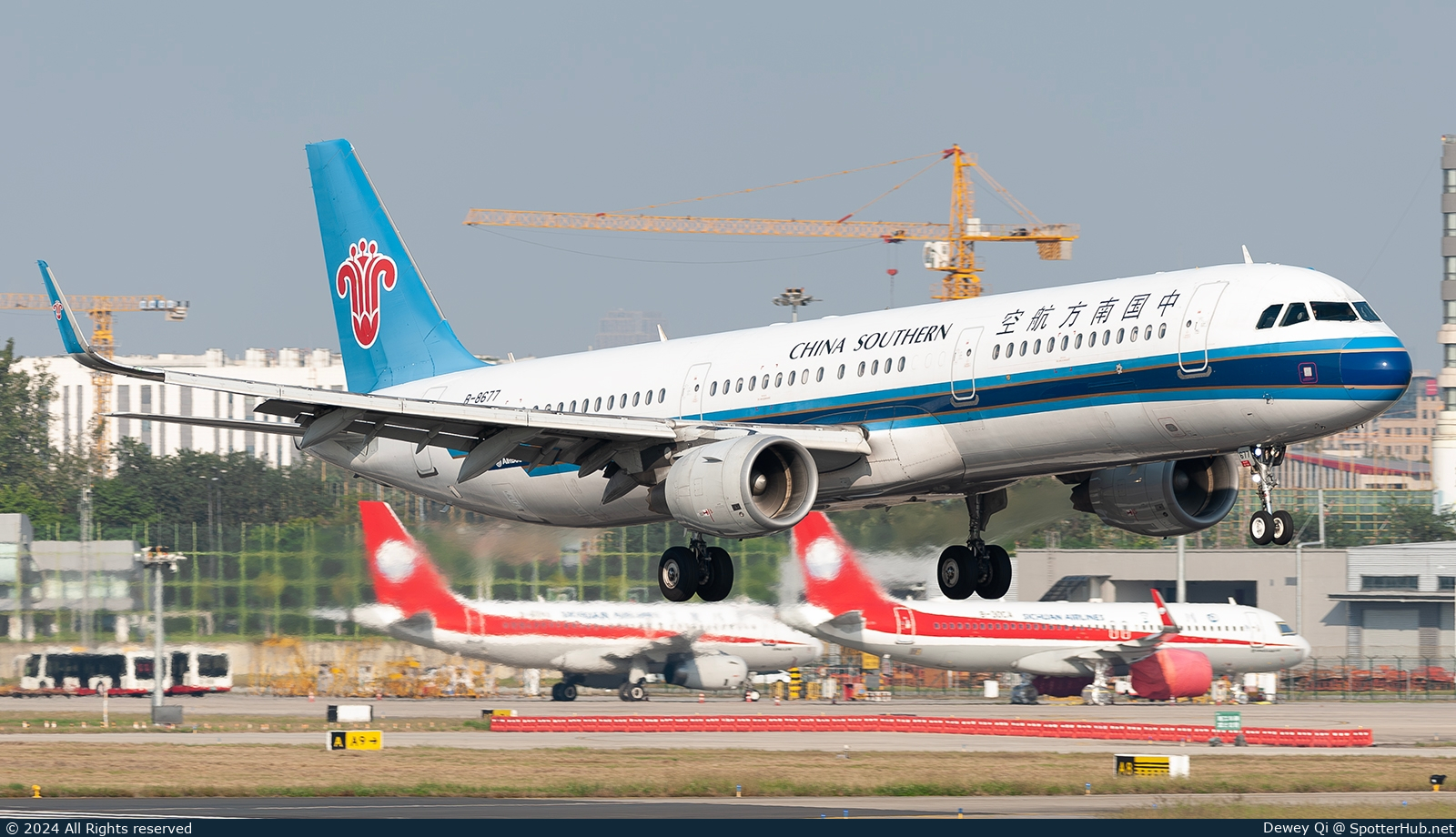 Photo of B-8677 - Airbus A321-211 operated by China Southern Airlines