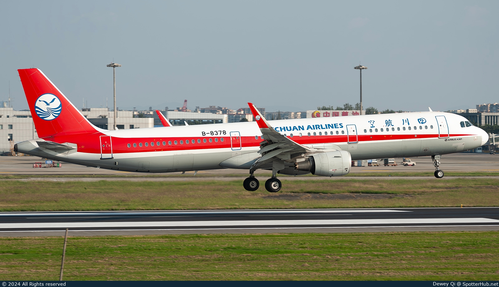 Photo of B-8378 - Airbus A321-211 operated by Sichuan Airlines
