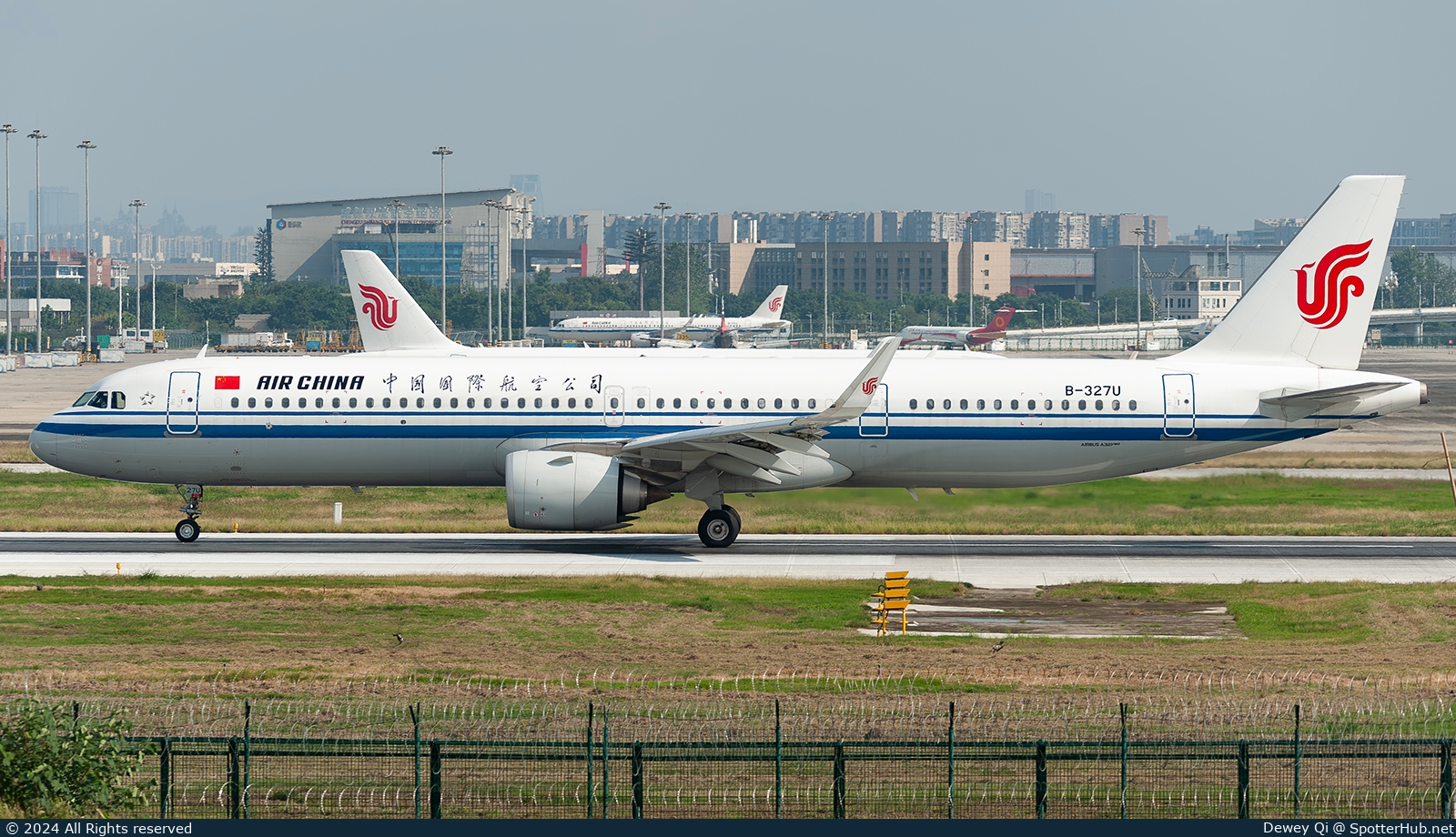 Photo of B-327U - Airbus A321-251NX operated by Air China