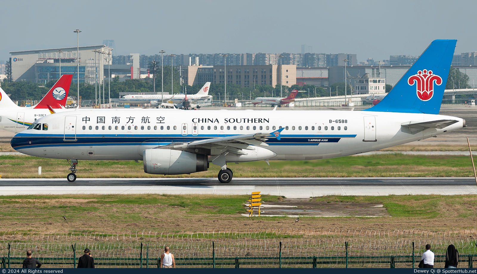Photo of B-6588 - Airbus A320-232 operated by China Southern Airlines