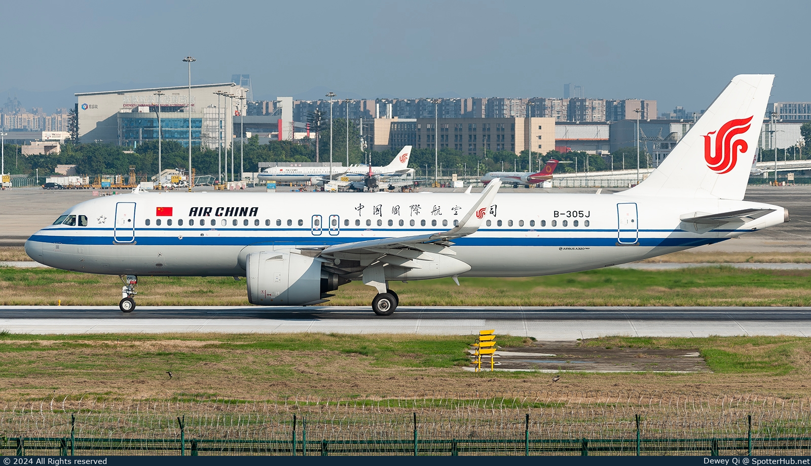 Photo of B-305J - Airbus A320-271N operated by Air China