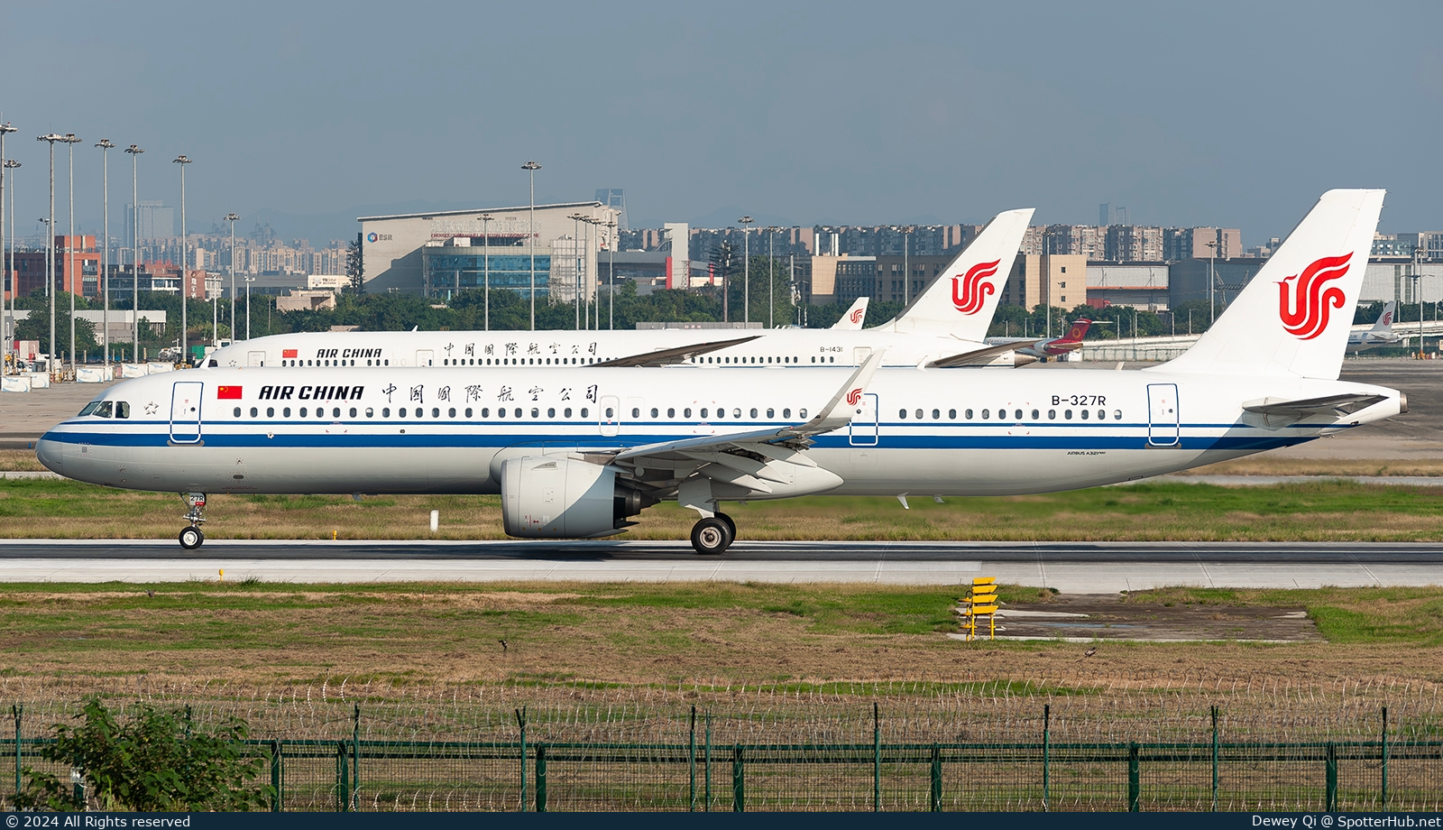 Photo of B-327R - Airbus A321-272NX operated by Air China