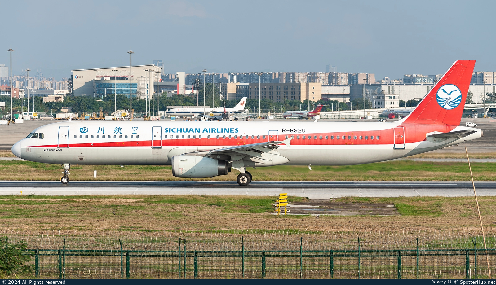 Photo of B-6920 - Airbus A321-231 operated by Sichuan Airlines