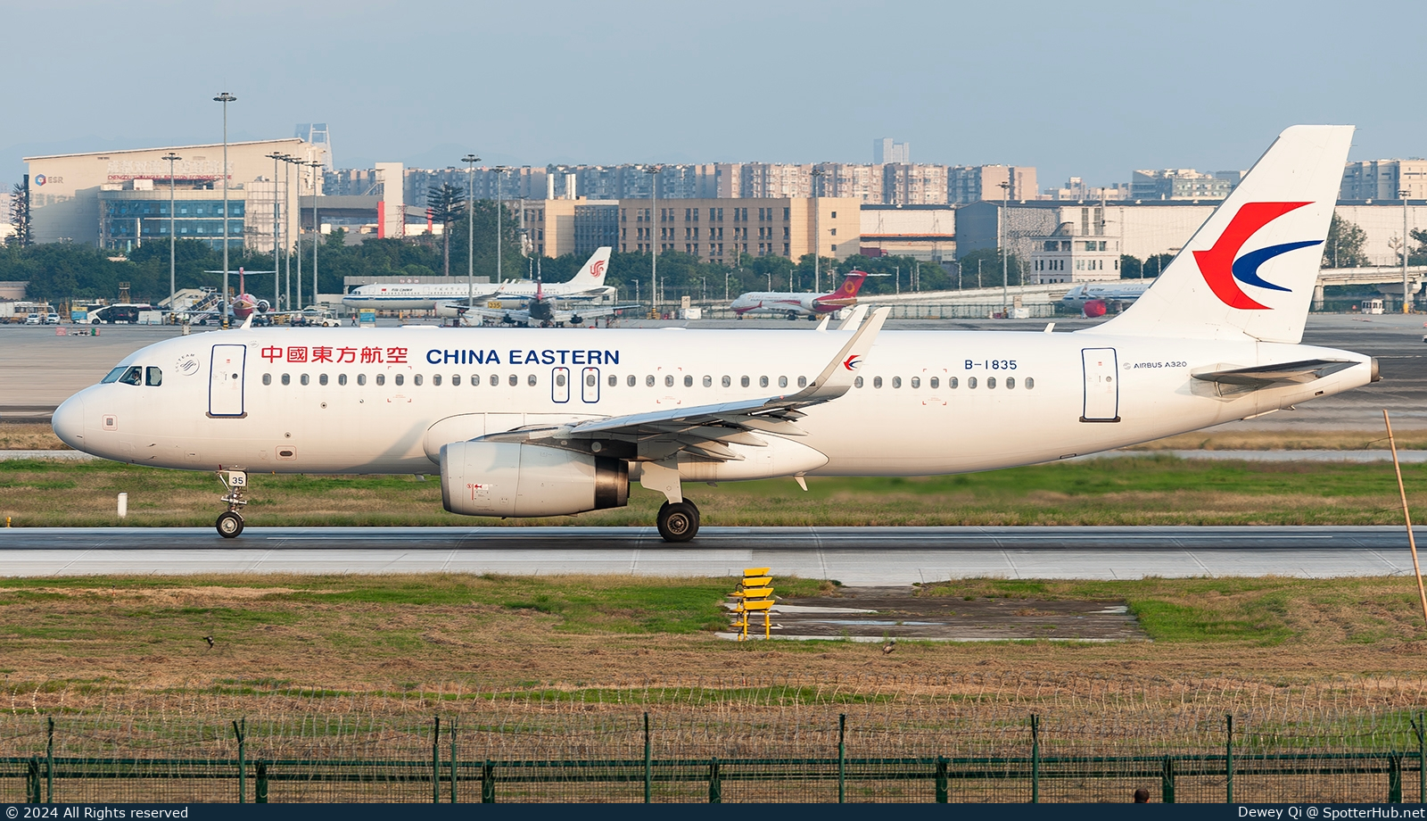 Photo of B-1835 - Airbus A320-232 operated by China Eastern Airlines