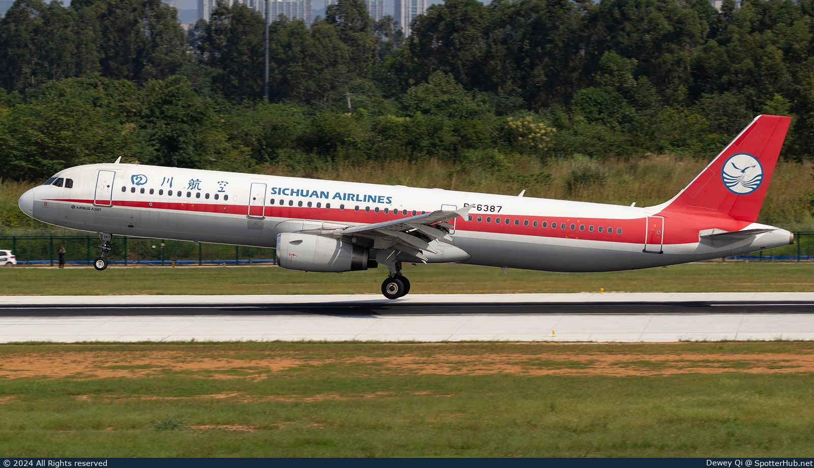 Photo of B-6387 - Airbus A321-231 operated by Sichuan Airlines