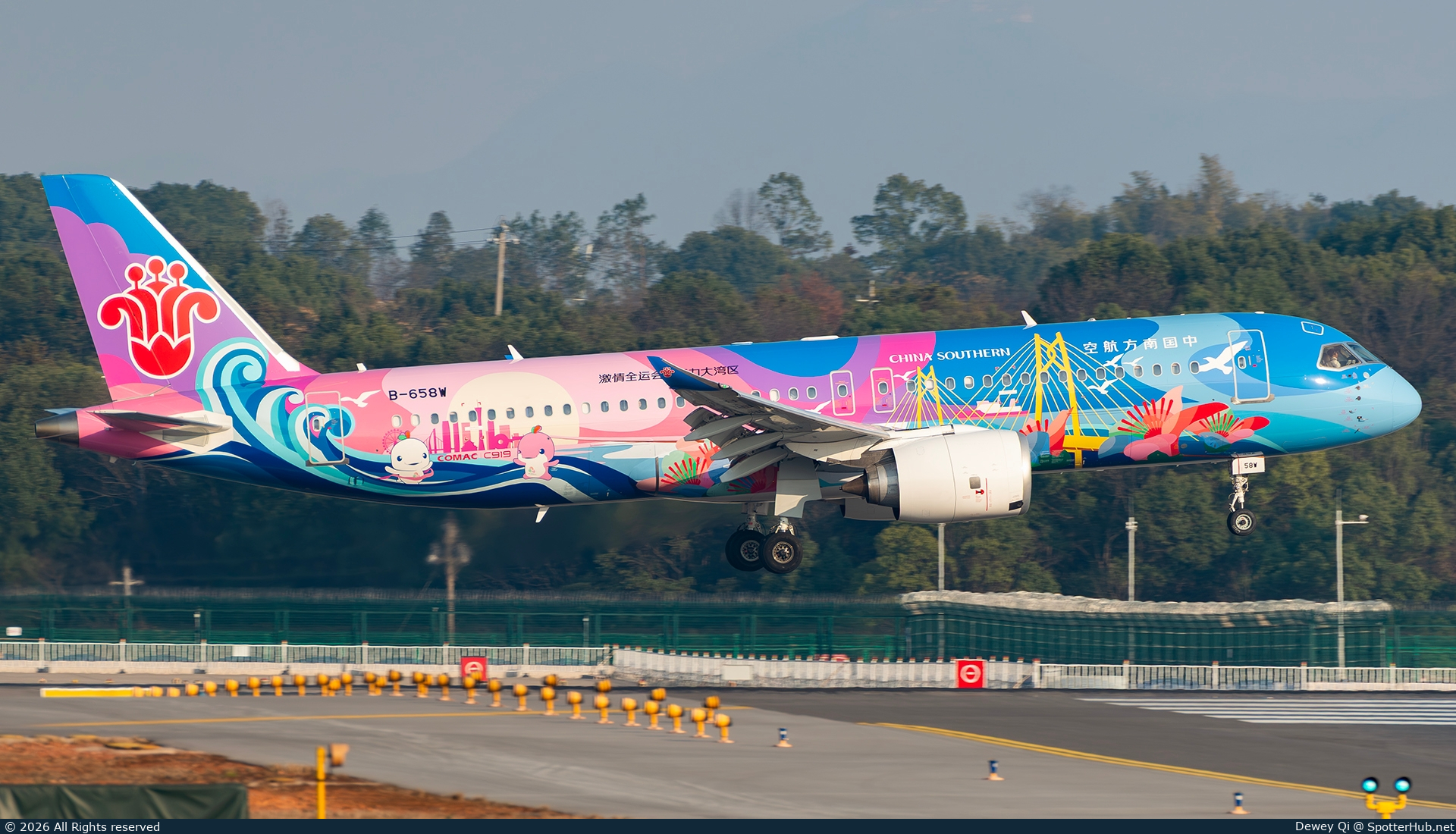 Photo of B-658W - COMAC C919-100 operated by China Southern Airlines