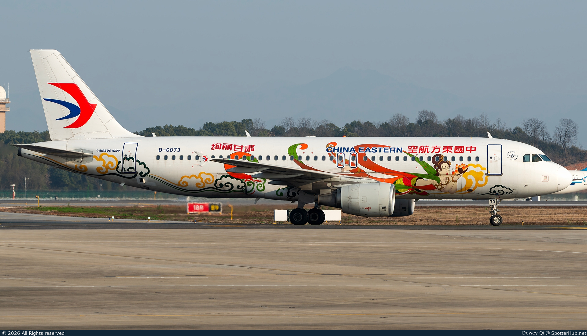 Photo of B-6873 - Airbus A320-214 operated by China Eastern Airlines