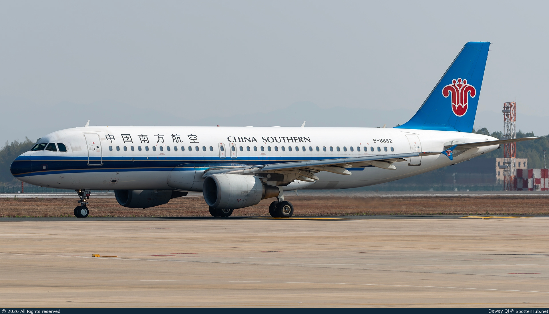 Photo of B-6682 - Airbus A320-214 operated by China Southern Airlines