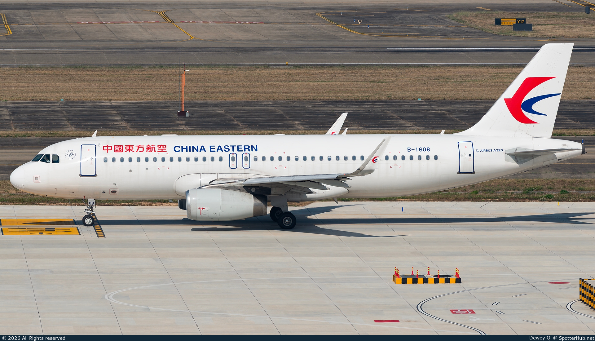 Photo of B-1608 - Airbus A320-232 operated by China Eastern Airlines