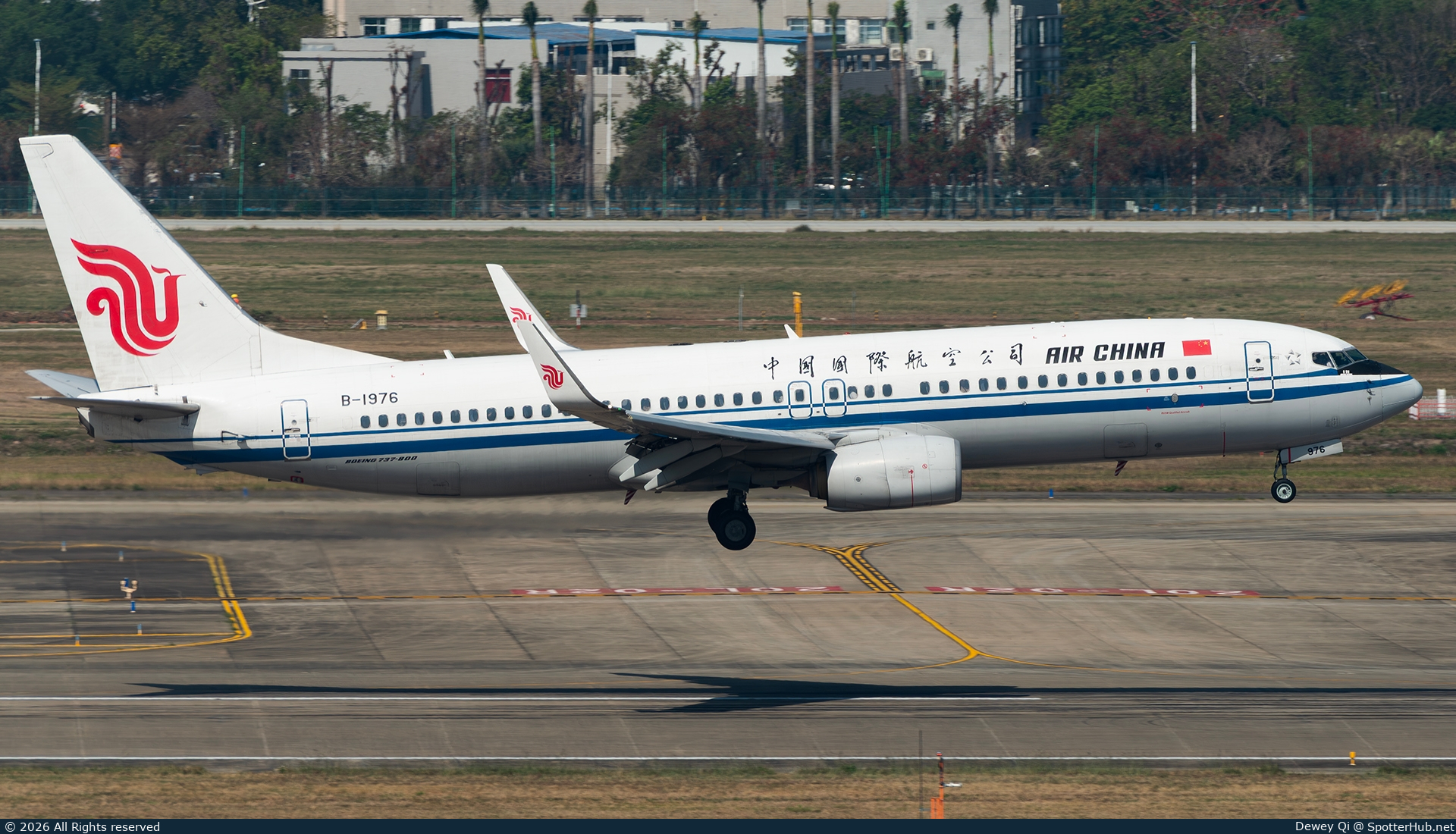 Photo of B-1976 - Boeing 737-89L operated by Air China