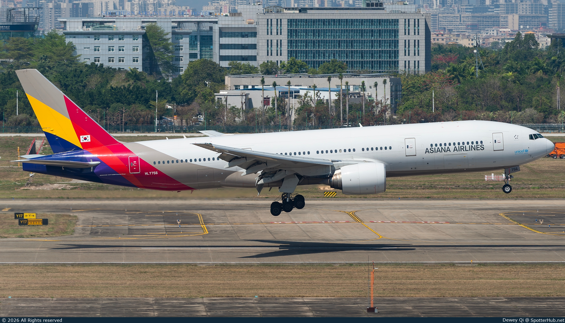 Photo of HL7756 - Boeing 777-28E(ER) operated by Asiana Airlines