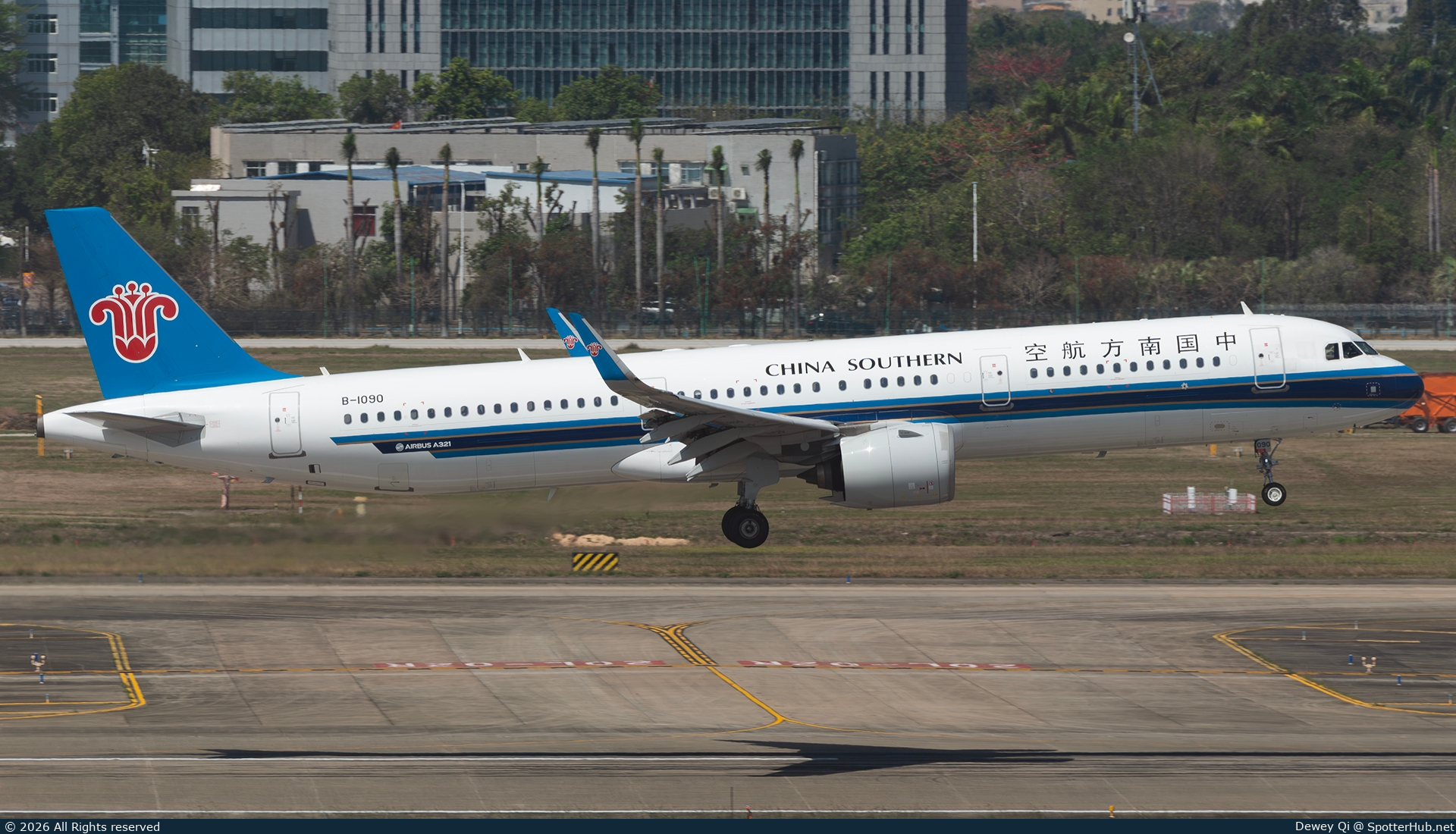 Photo of B-1090 - Airbus A321-271N operated by China Southern Airlines