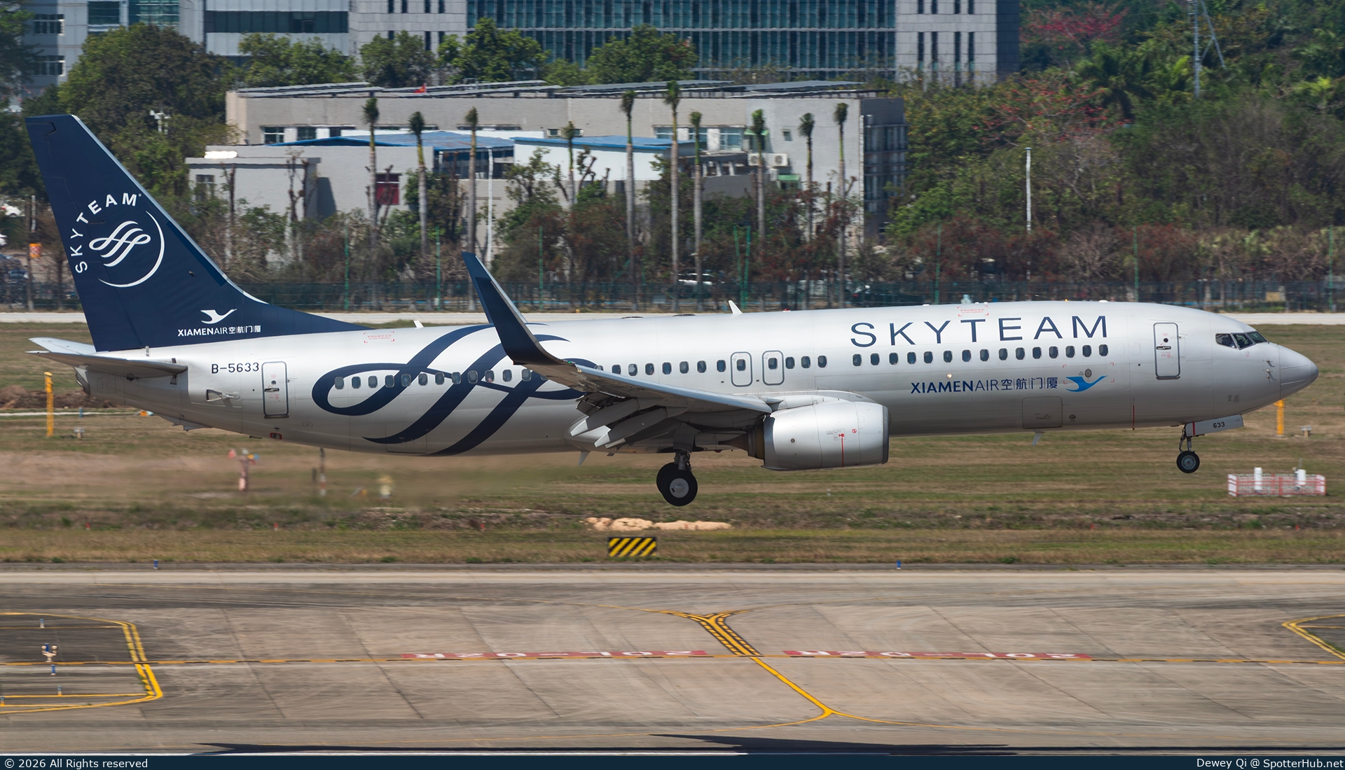 Photo of B-5633 - Boeing 737-85C operated by Xiamen Airlines