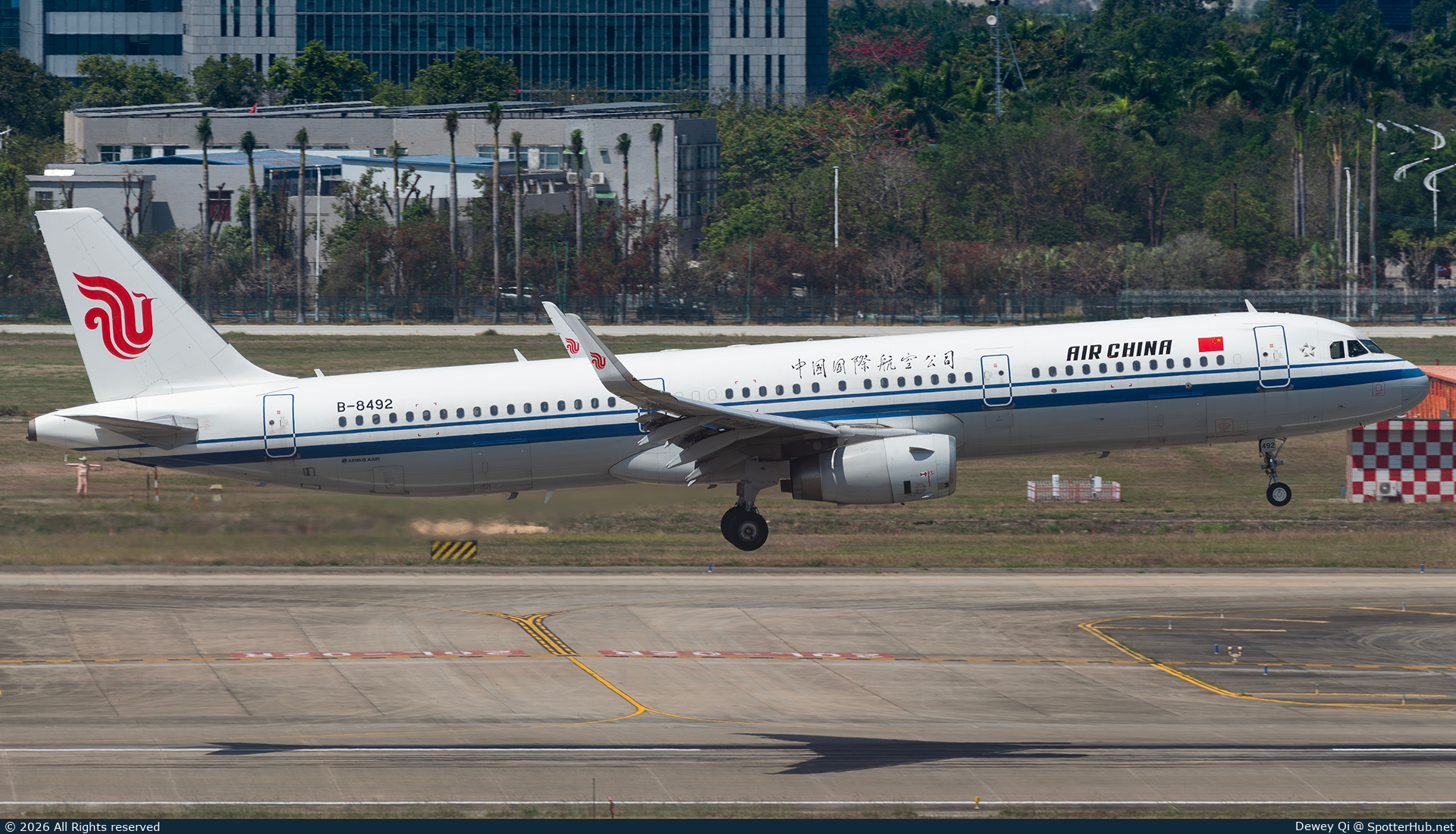 Photo of B-8492 - Airbus A321-232 operated by Air China