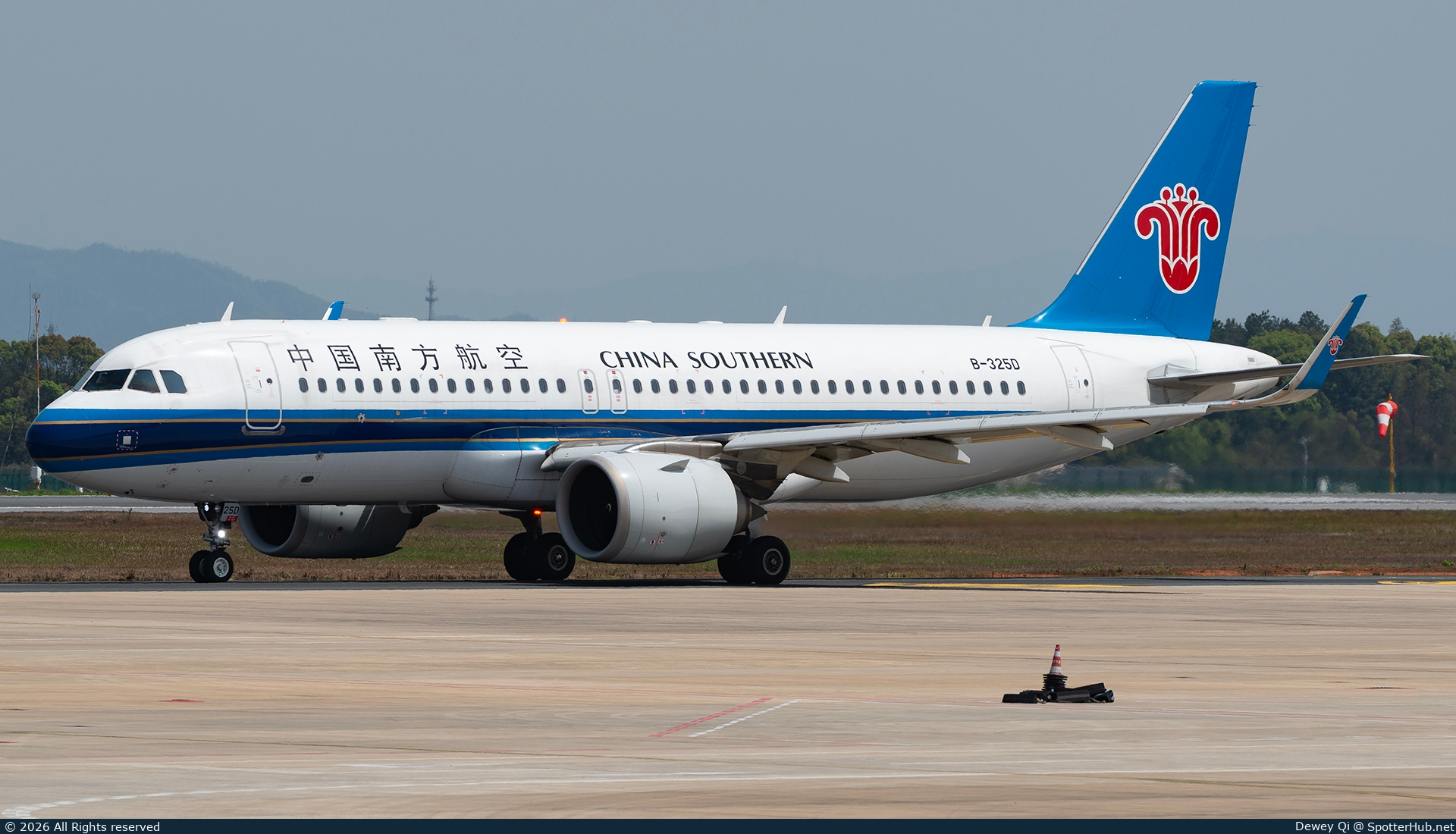 Photo of B-325D - Airbus A320-251N operated by China Southern Airlines
