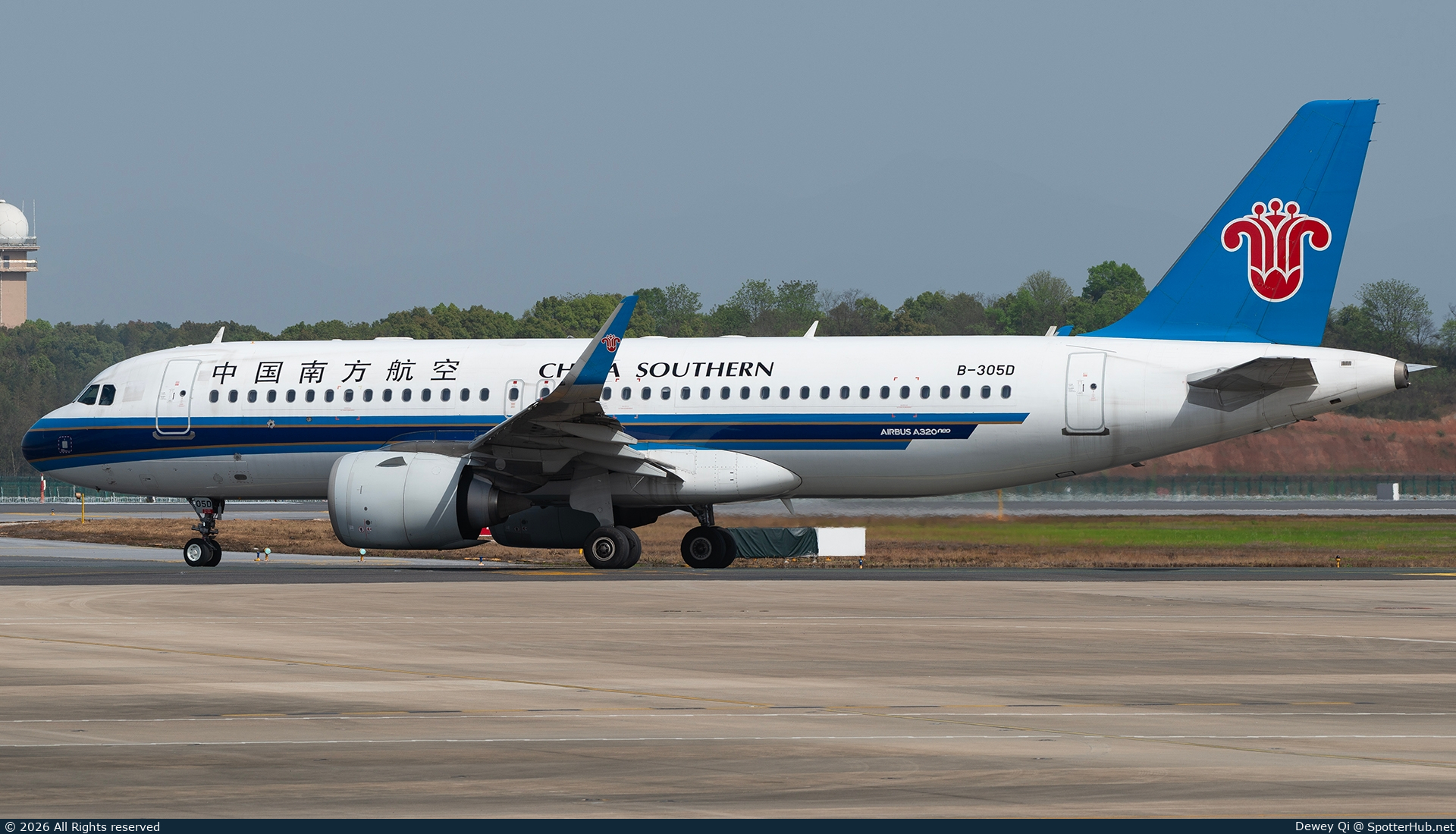 Photo of B-305D - Airbus A320-251N operated by China Southern Airlines