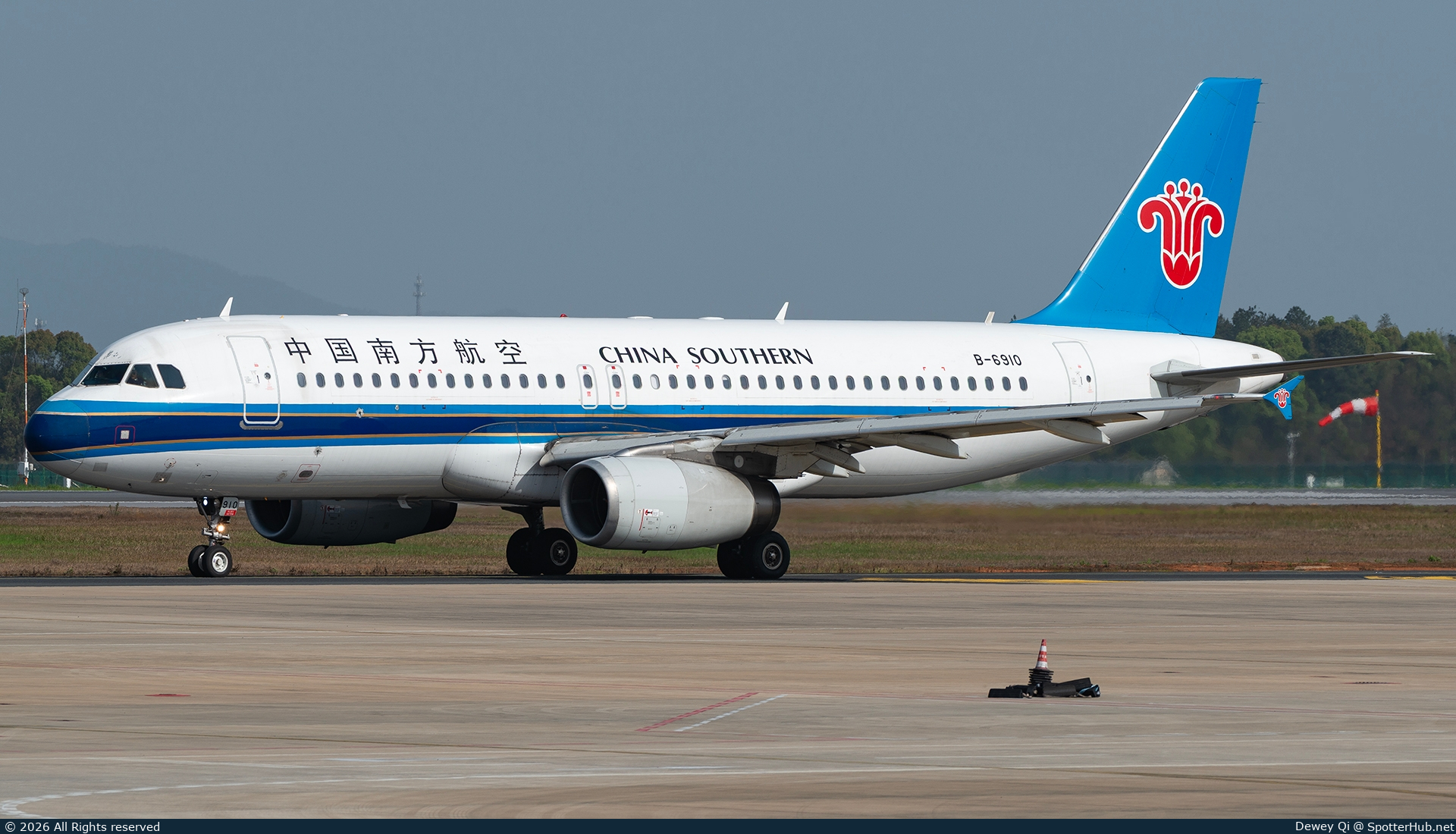 Photo of B-6910 - Airbus A320-232 operated by China Southern Airlines