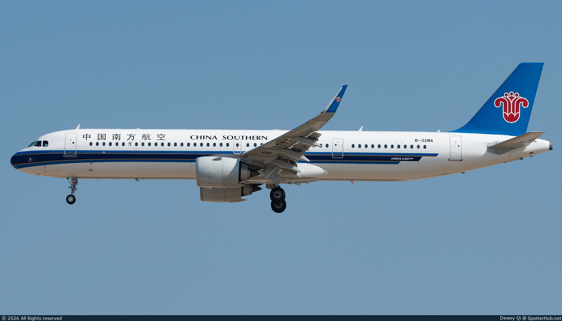 Photo of B-32MA - Airbus A321-251NX operated by China Southern Airlines