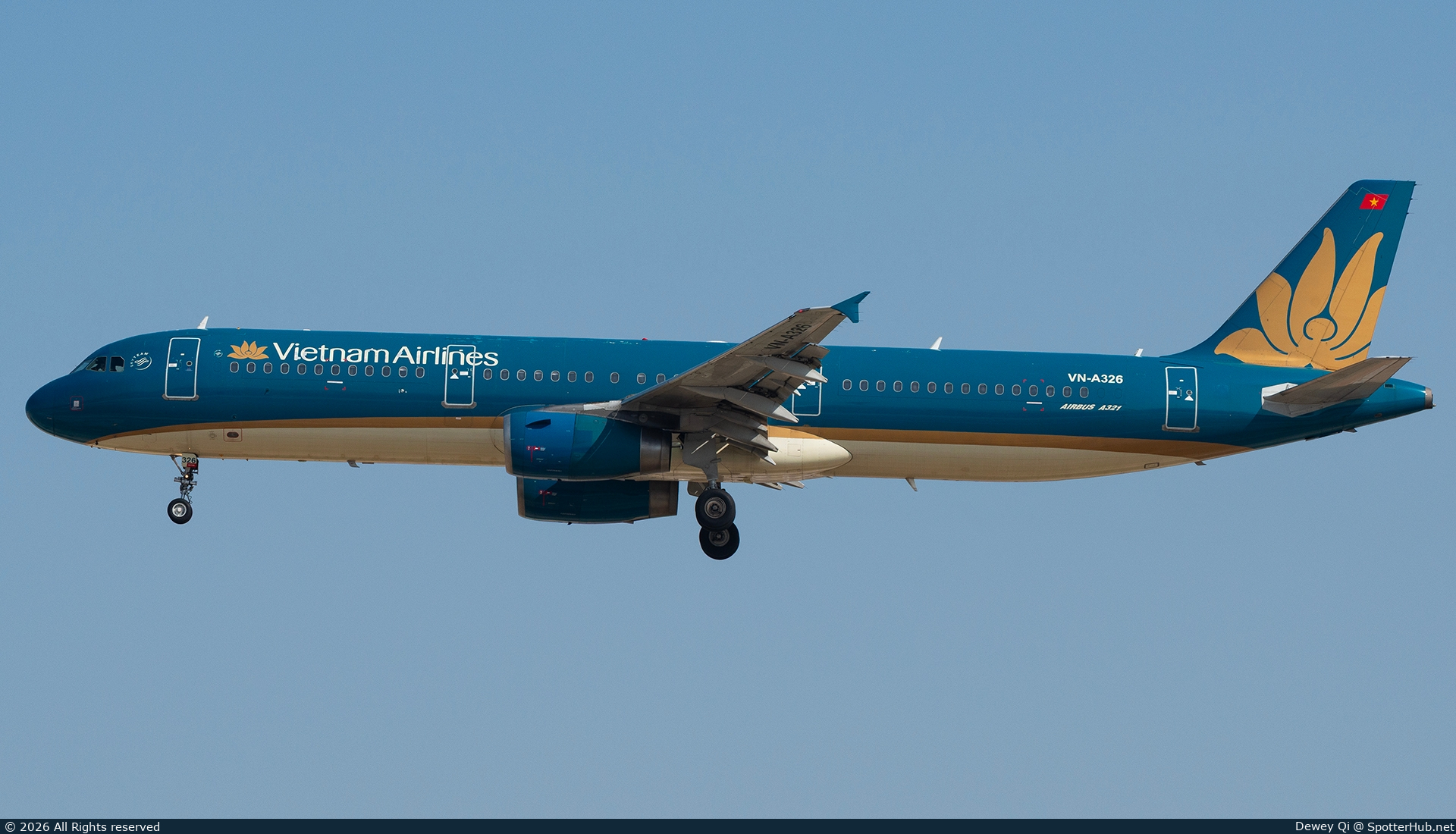 Photo of VN-A326 - Airbus A321-231 operated by Vietnam Airlines