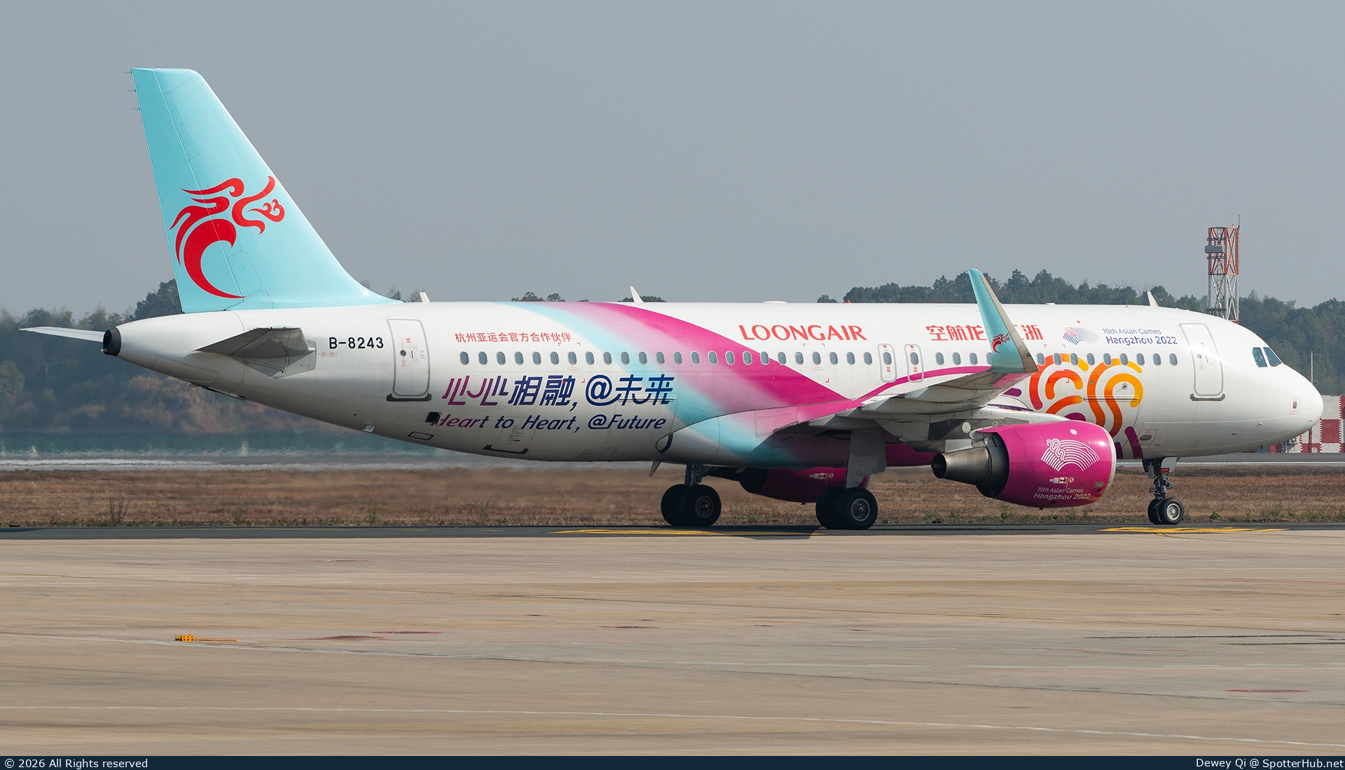 Photo of B-8243 - Airbus A320-214 operated by Loong Air