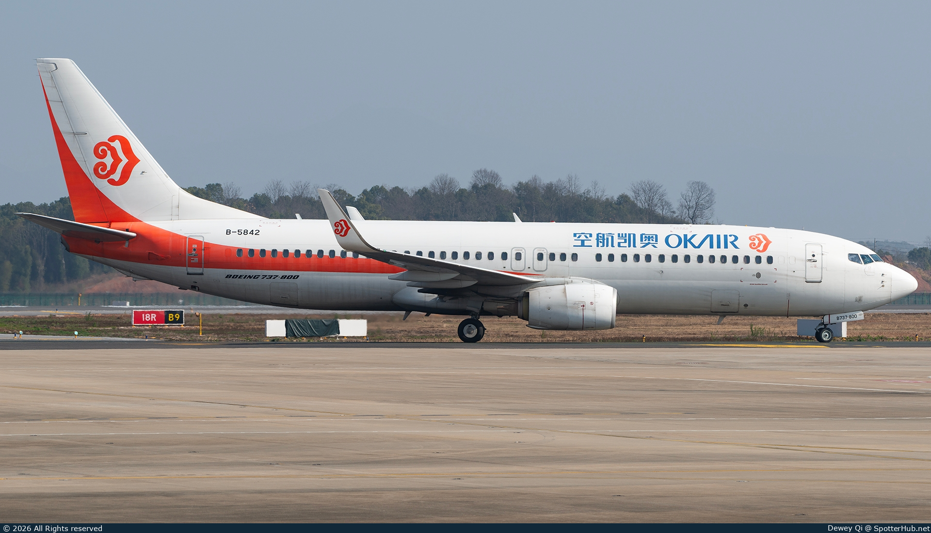 Photo of B-5842 - Boeing 737-86N operated by OK Air
