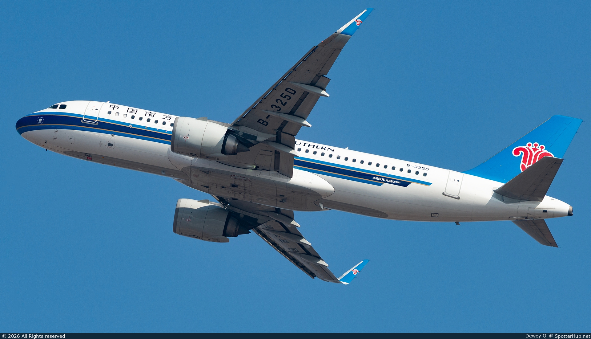 Photo of B-325D - Airbus A320-251N operated by China Southern Airlines