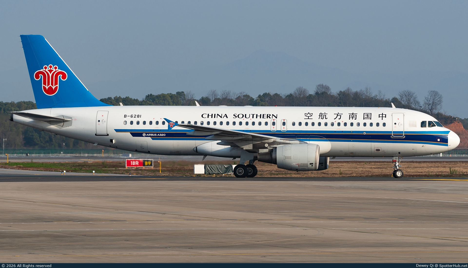 Photo of B-6281 - Airbus A320-214 operated by China Southern Airlines