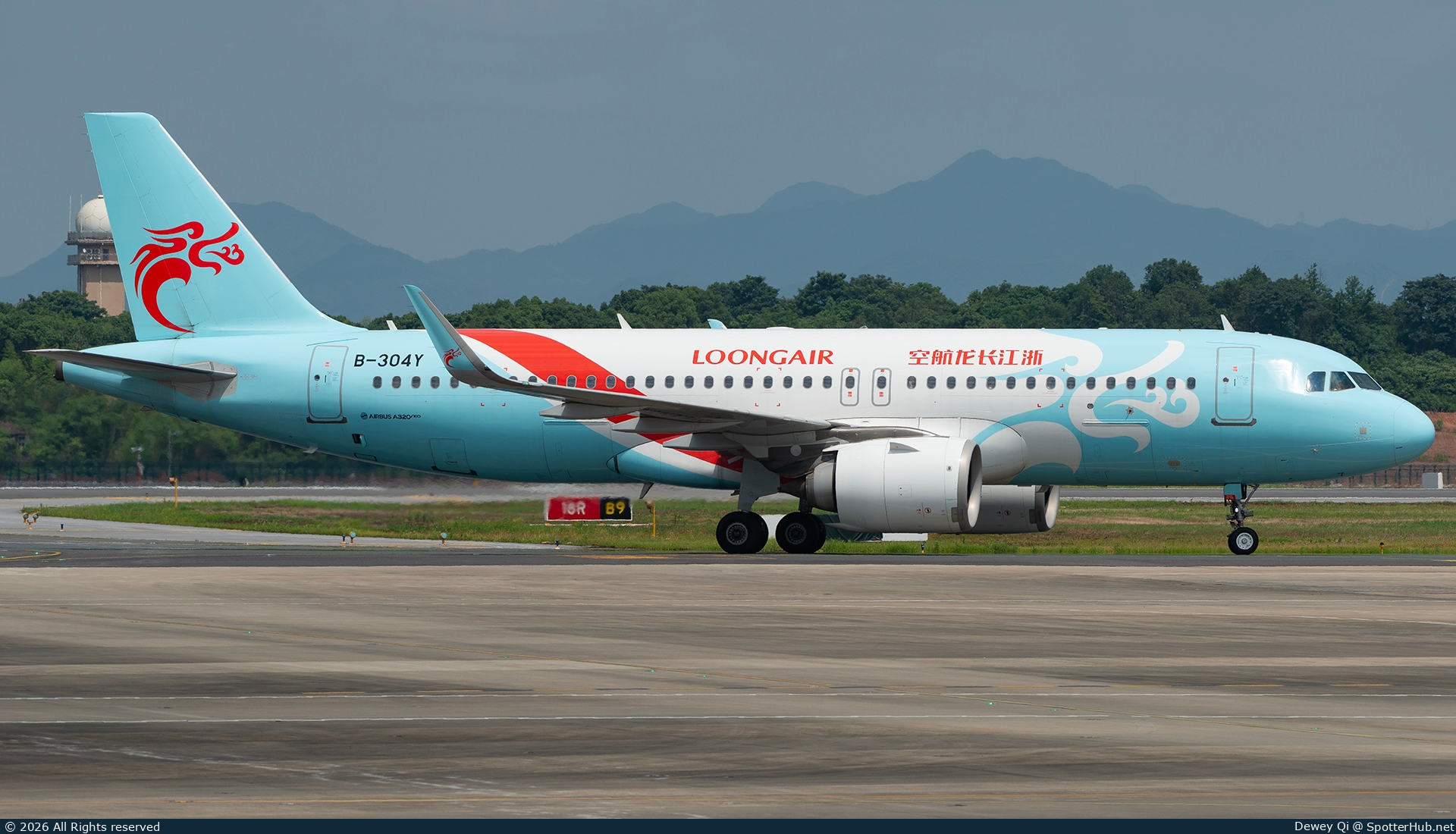 Photo of B-304Y - Airbus A320-251N operated by Loong Air