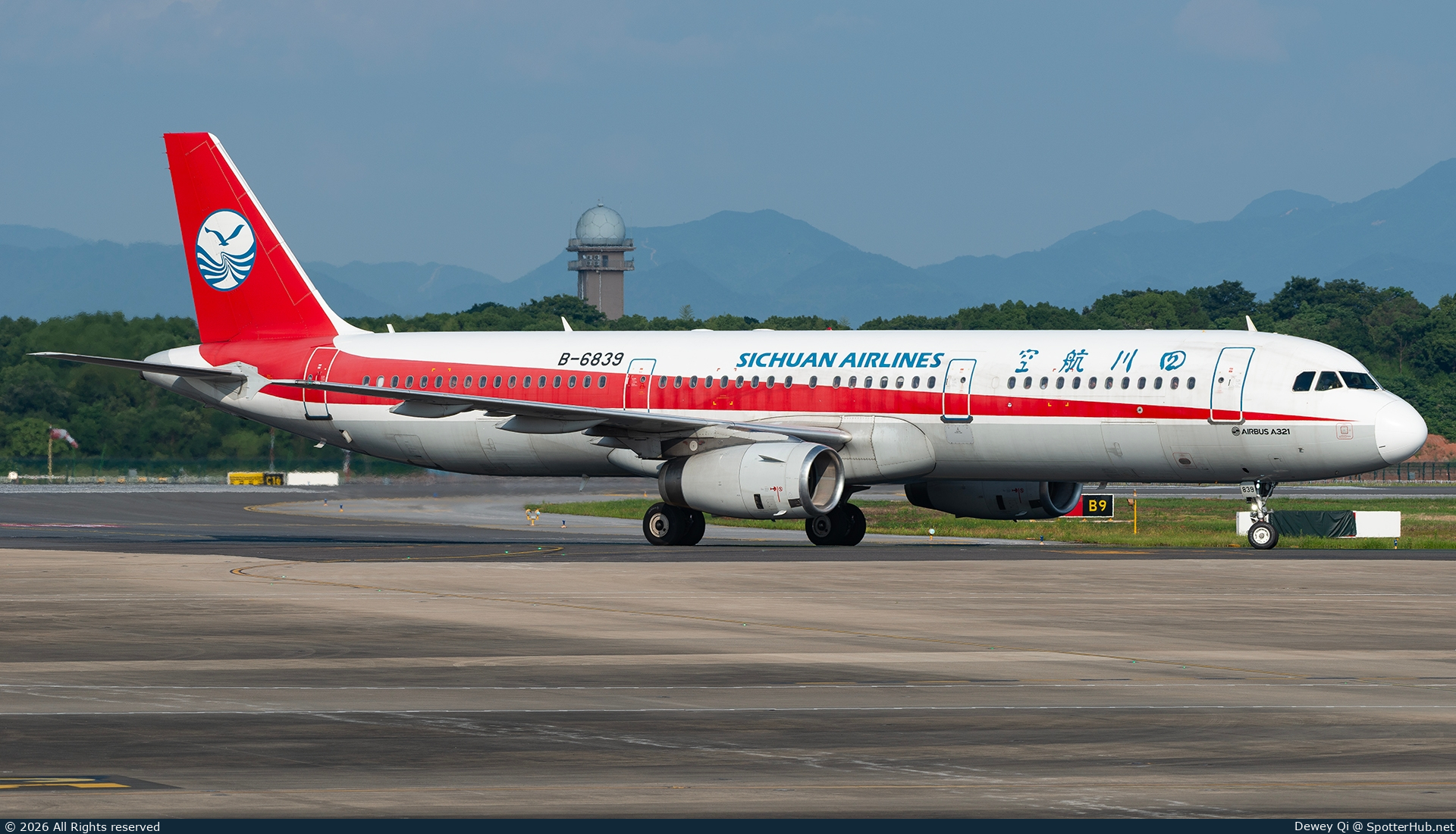 Photo of B-6839 - Airbus A321-231 operated by Sichuan Airlines