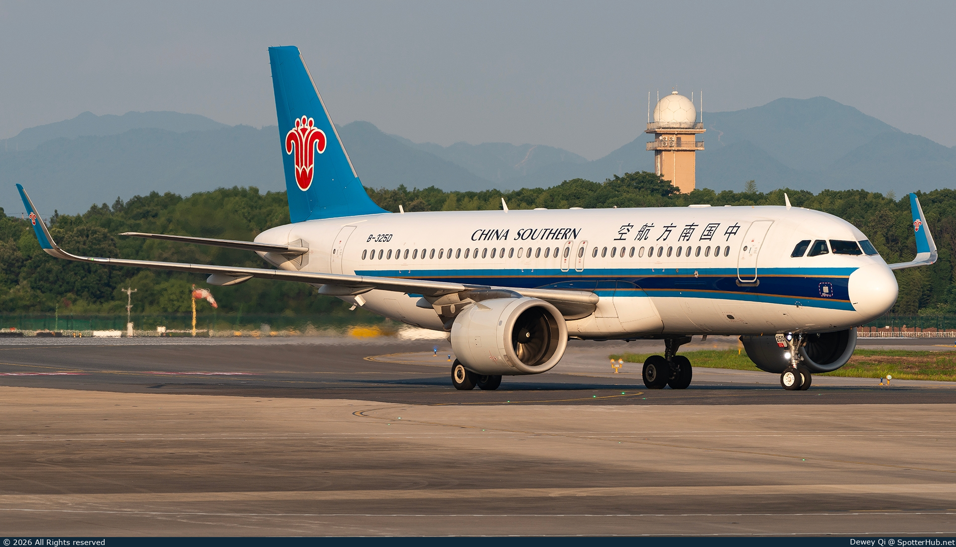 Photo of B-325D - Airbus A320-251N operated by China Southern Airlines