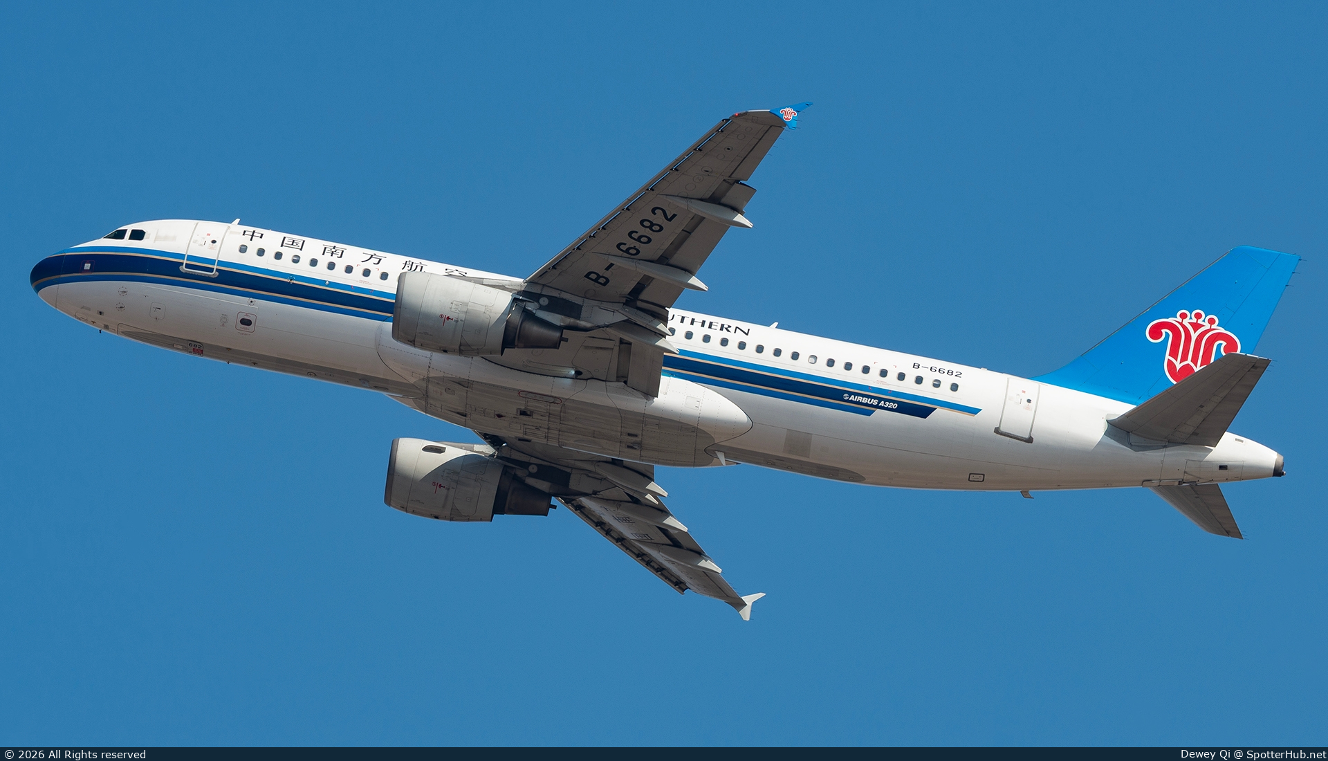 Photo of B-6682 - Airbus A320-214 operated by China Southern Airlines