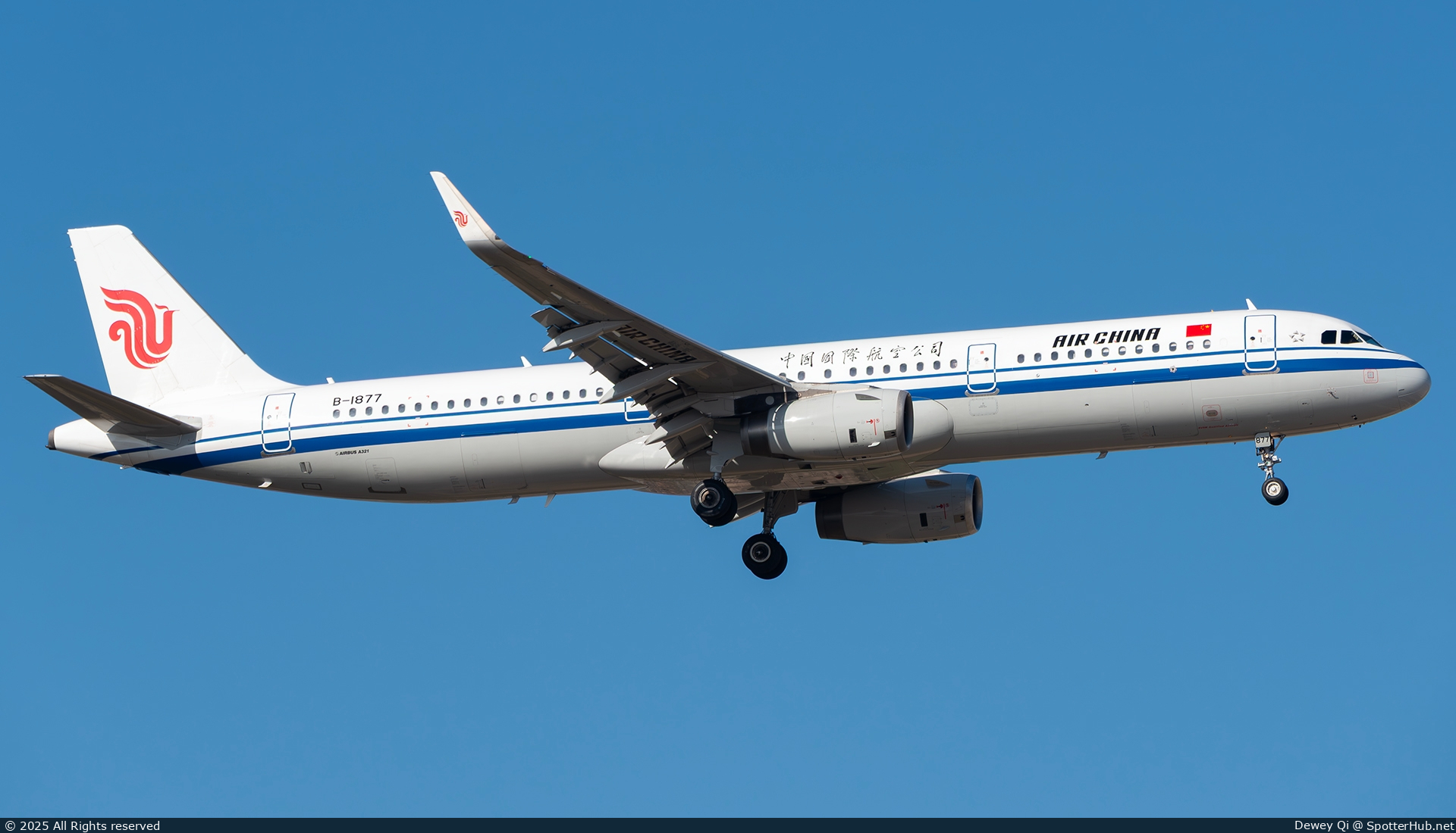 Photo of B-1877 - Airbus A321-232 operated by Air China