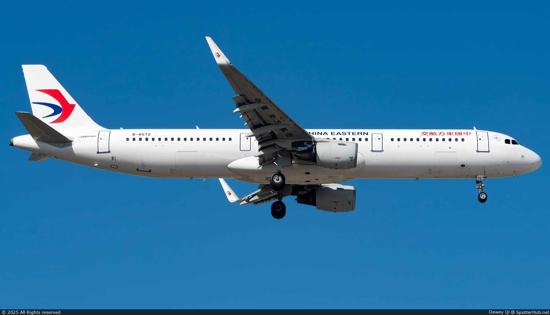Photo of B-8572 - Airbus A321-211 operated by China Eastern Airlines
