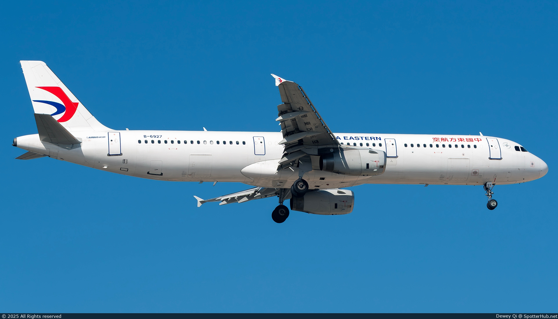 Photo of B-6927 - Airbus A321-231 operated by China Eastern Airlines