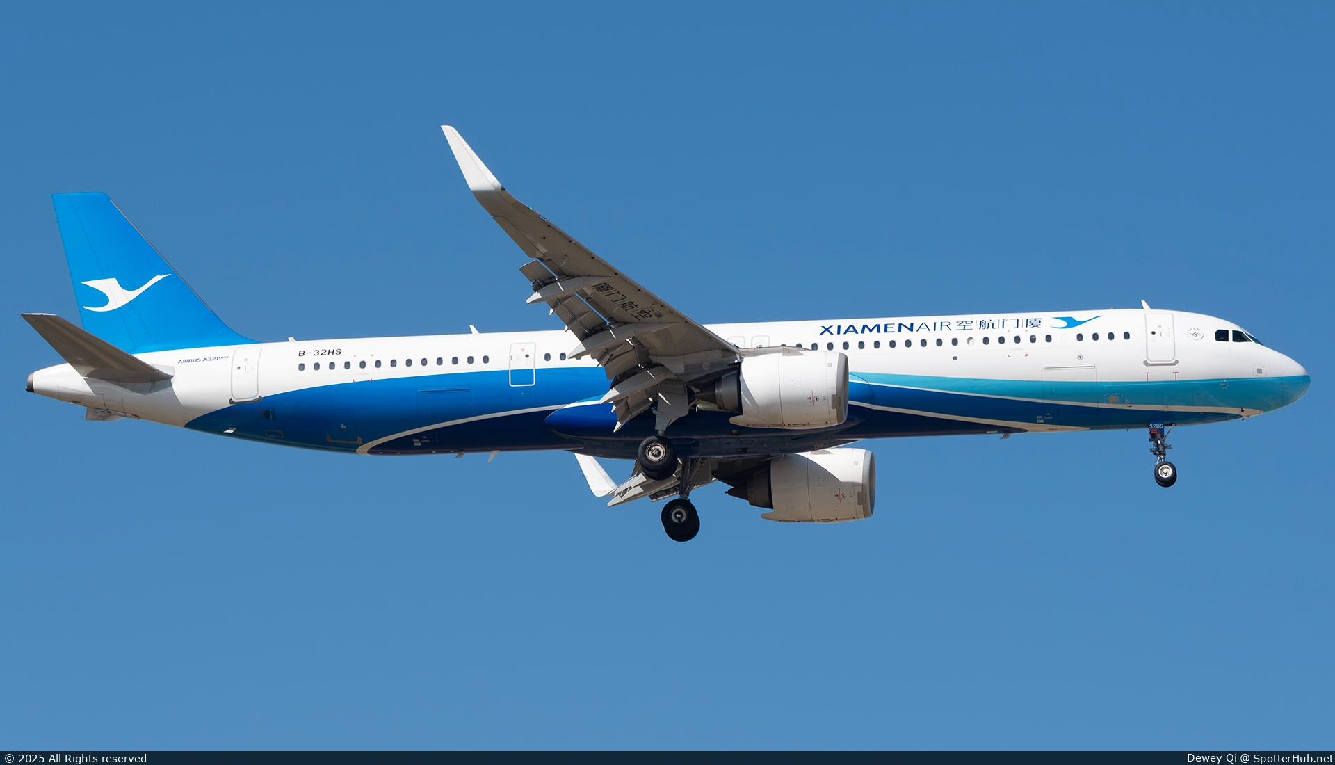 Photo of B-32HS - Airbus A321-252NX operated by Xiamen Airlines