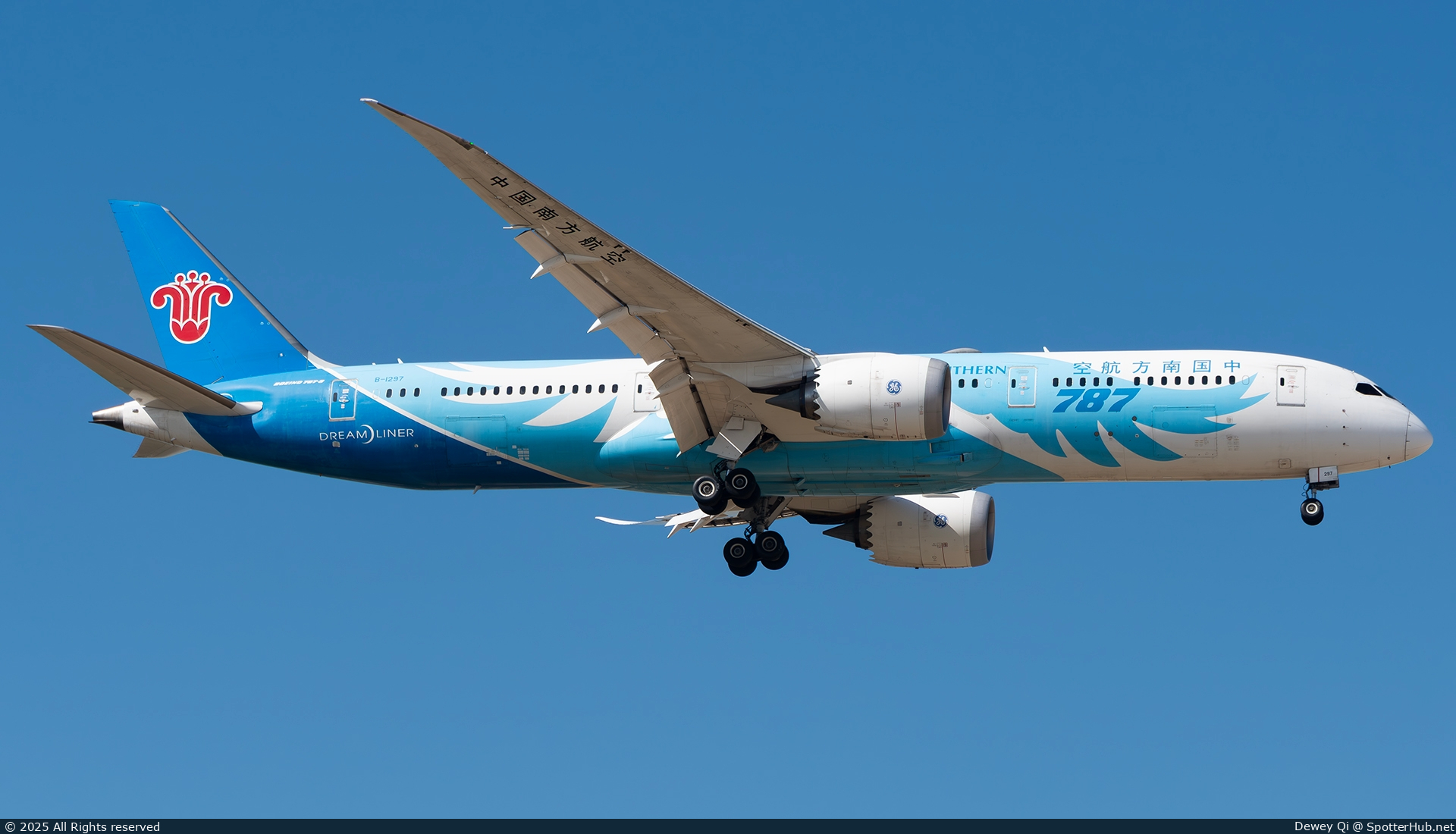 Photo of B-1297 - Boeing 787-9 Dreamliner operated by China Southern Airlines