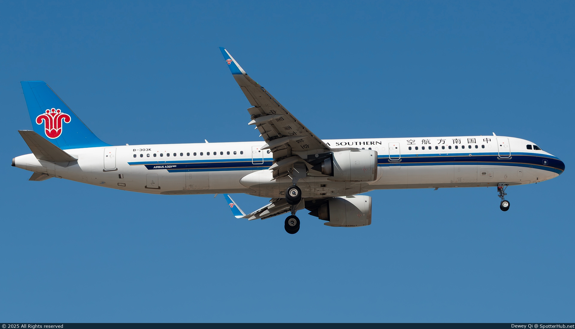 Photo of B-303K - Airbus A321-253N operated by China Southern Airlines