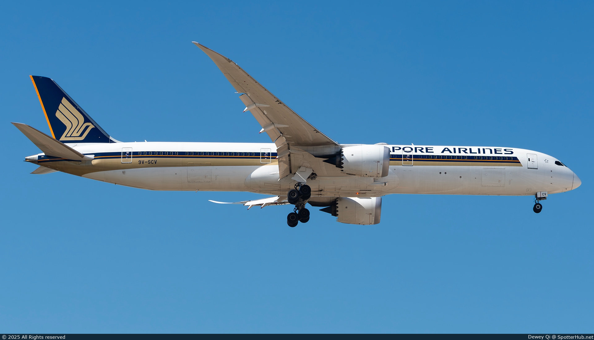 Photo of 9V-SCV - Boeing 787-10 Dreamliner operated by Singapore Airlines