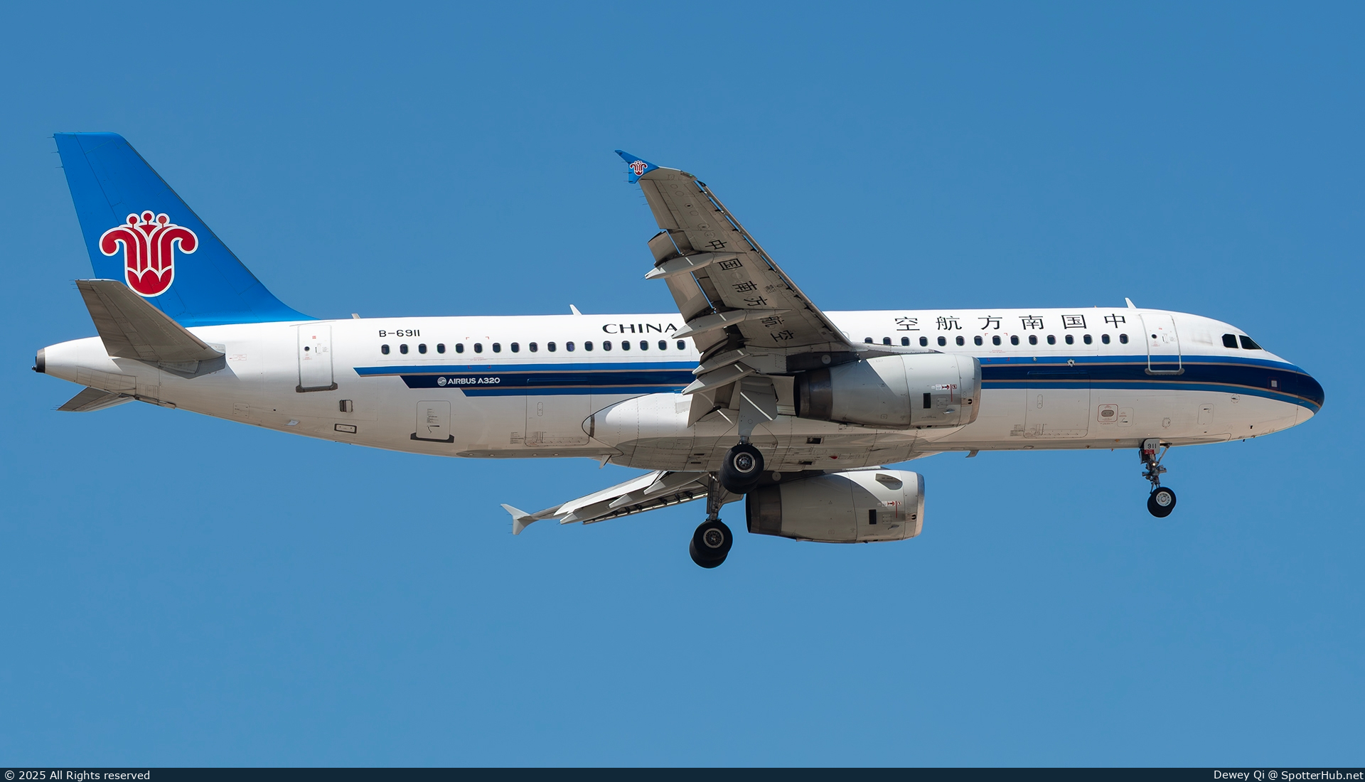 Photo of B-6911 - Airbus A320-232 operated by China Southern Airlines