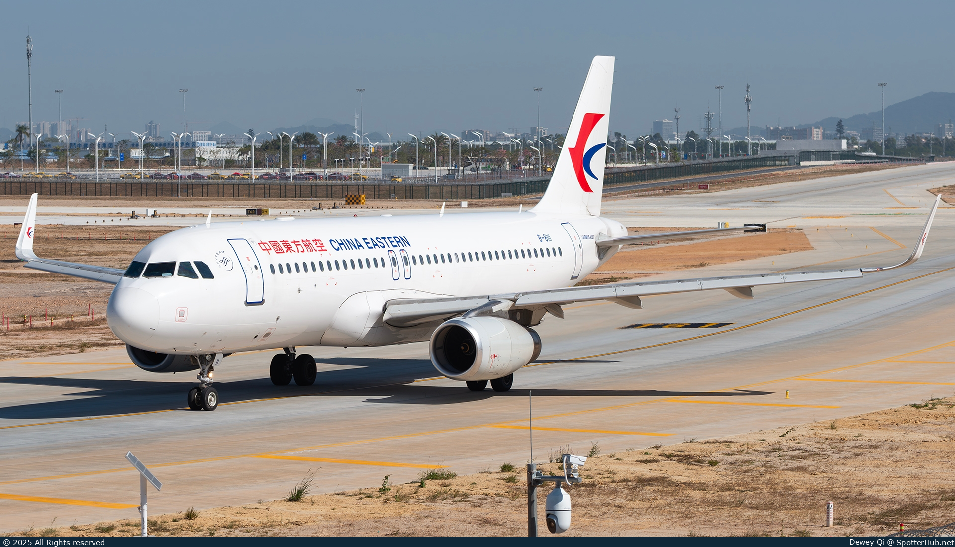 Photo of B-8111 - Airbus A320-232 operated by China Eastern Airlines