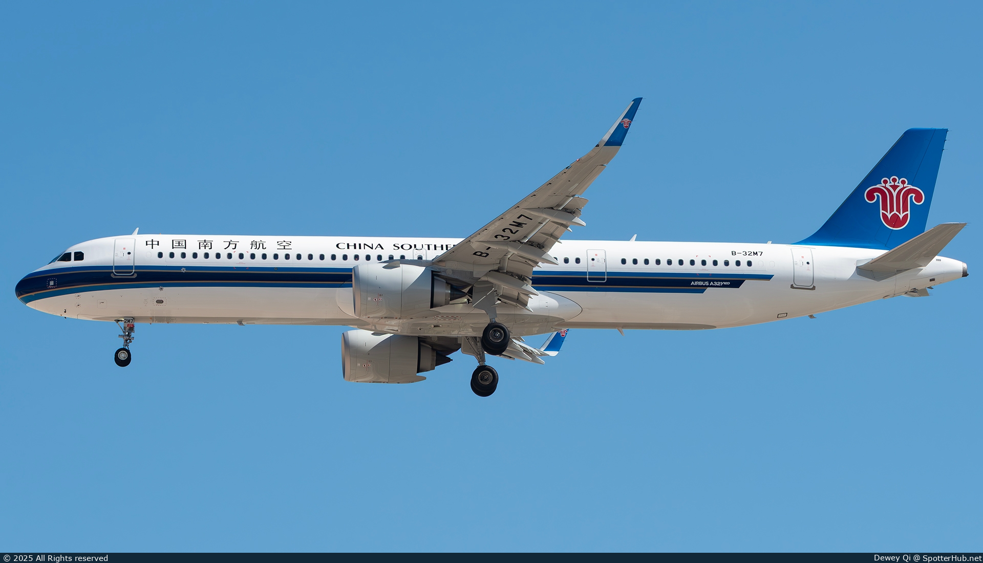 Photo of B-32M7 - Airbus A321-251NX operated by China Southern Airlines
