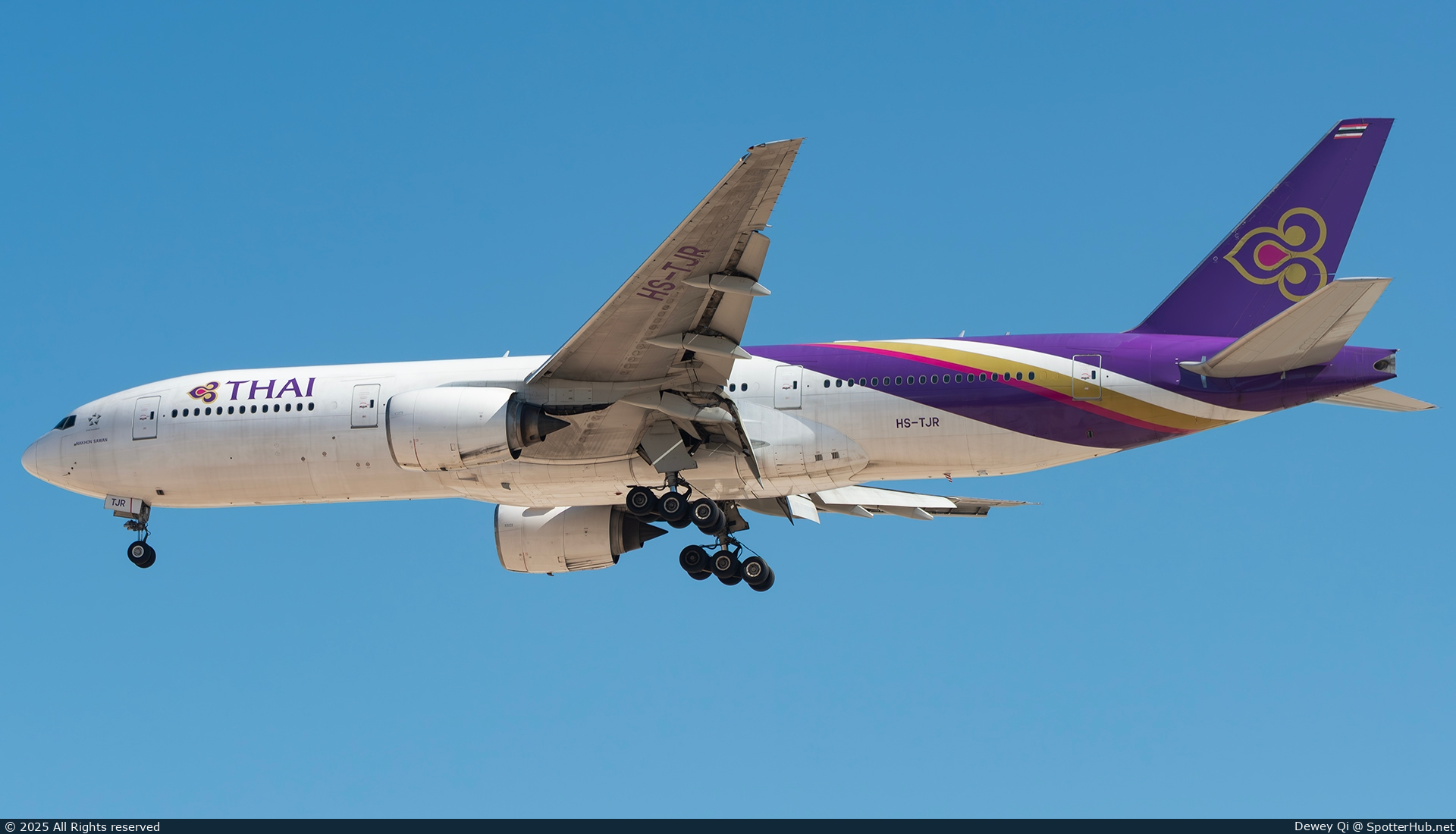 Photo of HS-TJR - Boeing 777-2D7(ER) operated by Thai Airways International