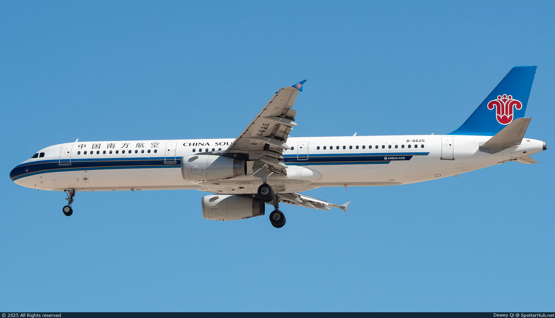 Photo of B-6625 - Airbus A321-231 operated by China Southern Airlines