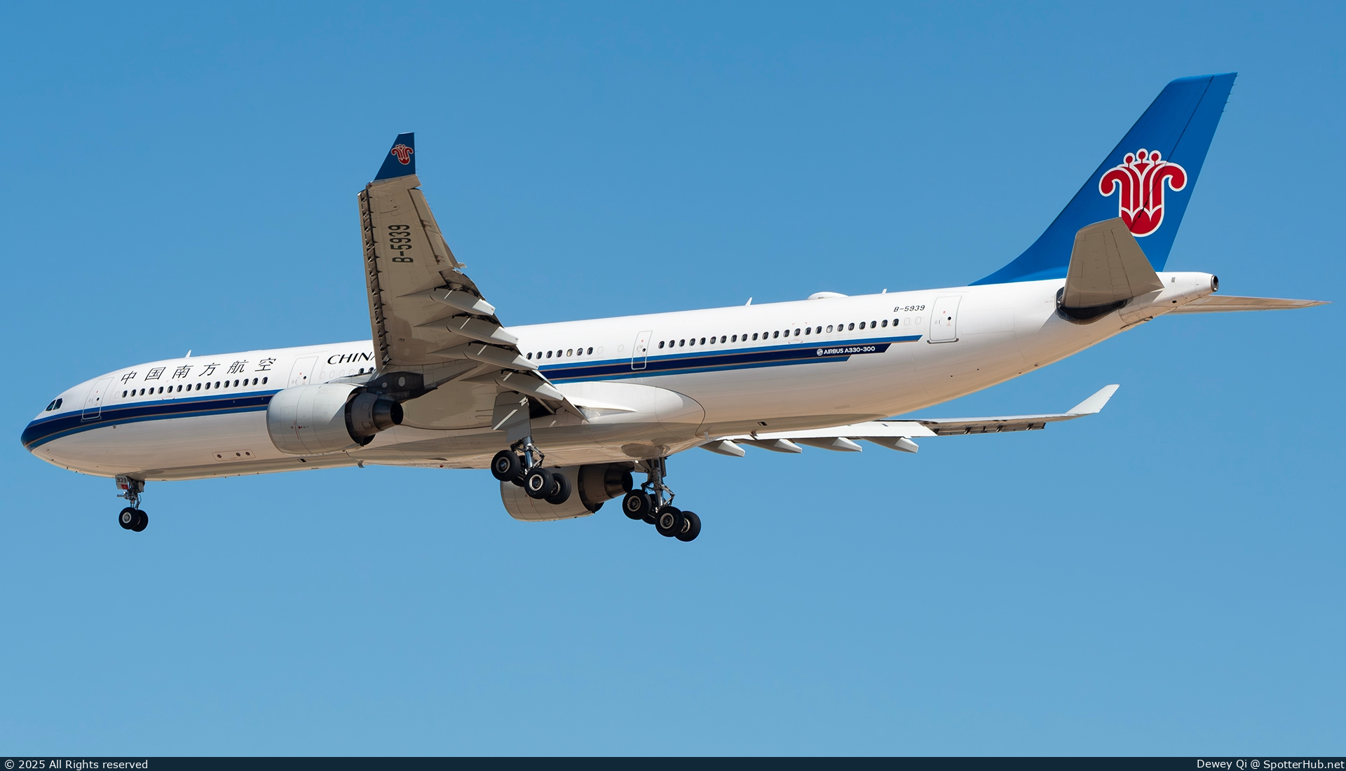 Photo of B-5939 - Airbus A330-323 operated by China Southern Airlines