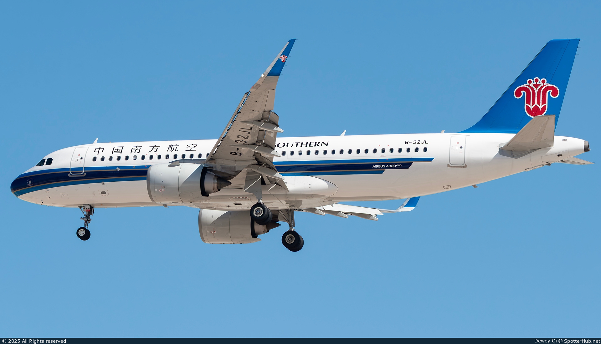Photo of B-32JL - Airbus A320-251N operated by China Southern Airlines