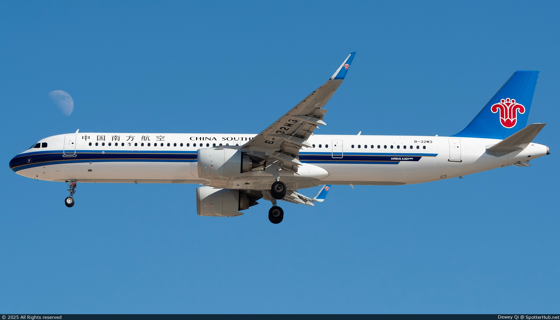 Photo of B-32M3 - Airbus A321-251NX operated by China Southern Airlines