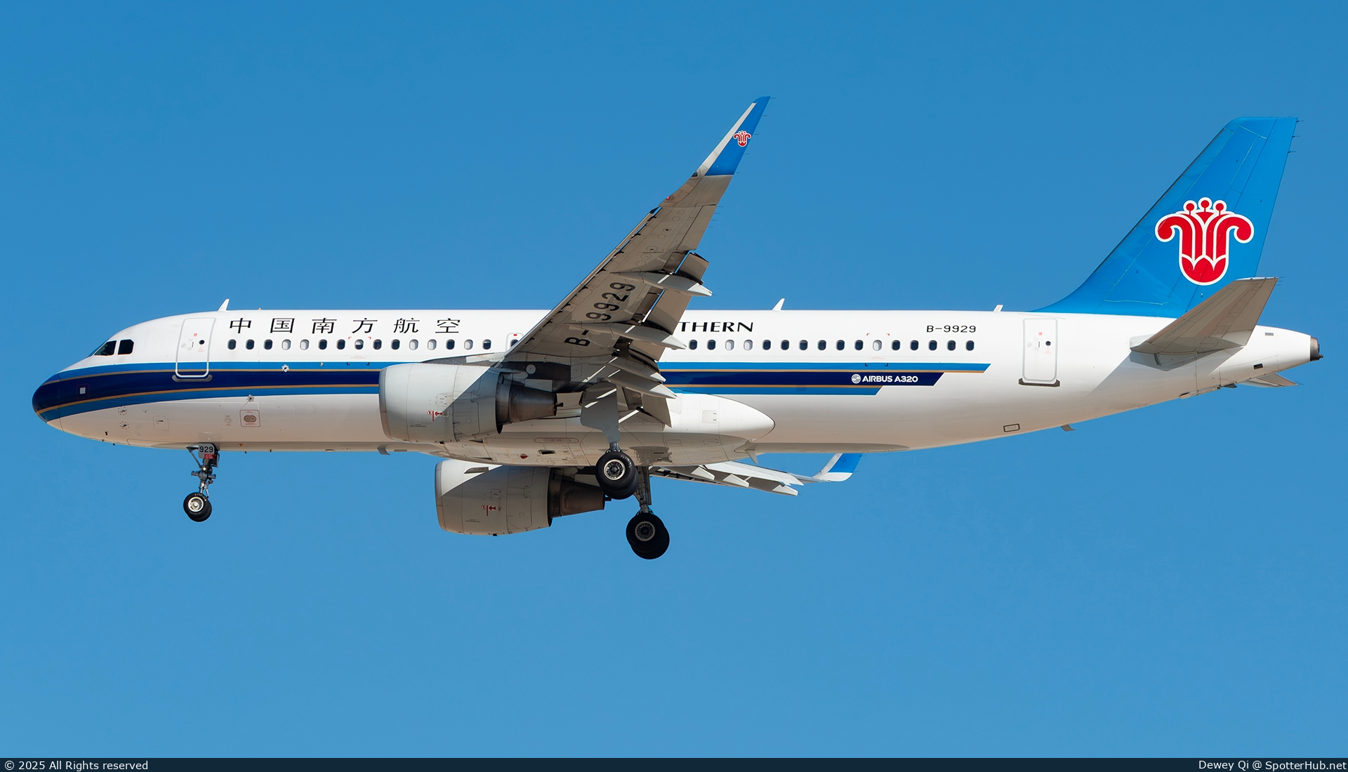 Photo of B-9929 - Airbus A320-214 operated by China Southern Airlines