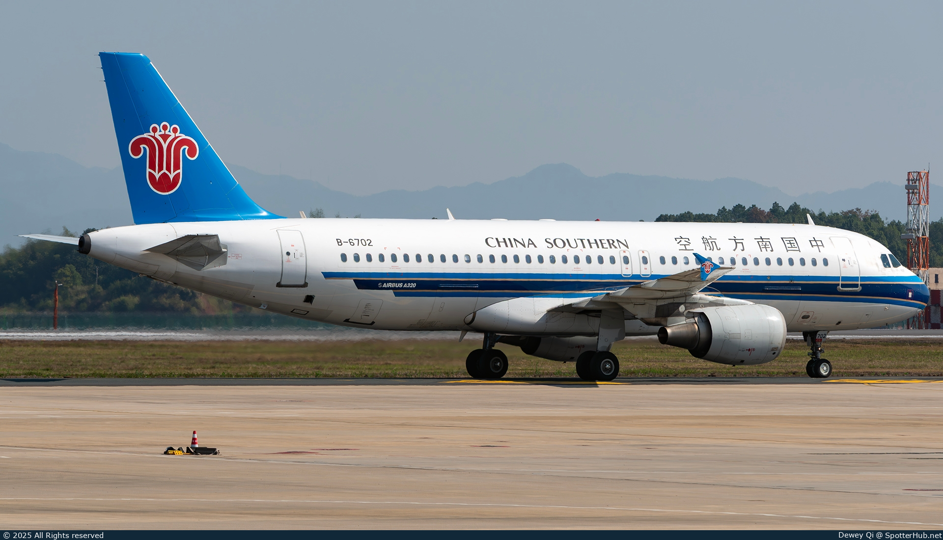 Photo of B-6702 - Airbus A320-214 operated by China Southern Airlines