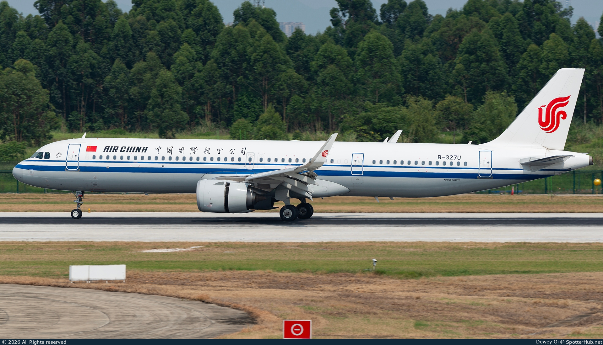 Photo of B-327U - Airbus A321-251NX operated by Air China